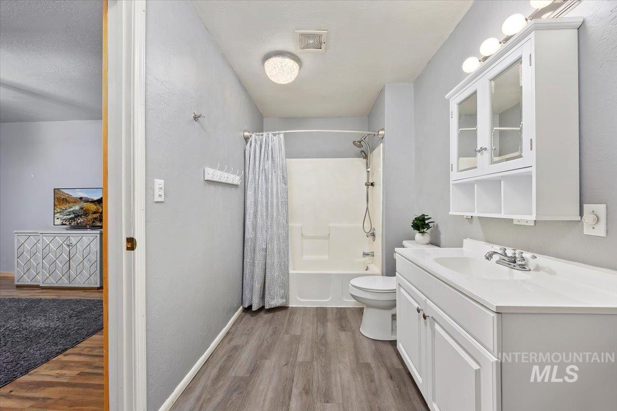 215 E Atherton Ave, Eden, Idaho 83325-5106, 2 Bedrooms, 1.5 Bathrooms, Residential Income For Sale, Price $293,999, 98933203
