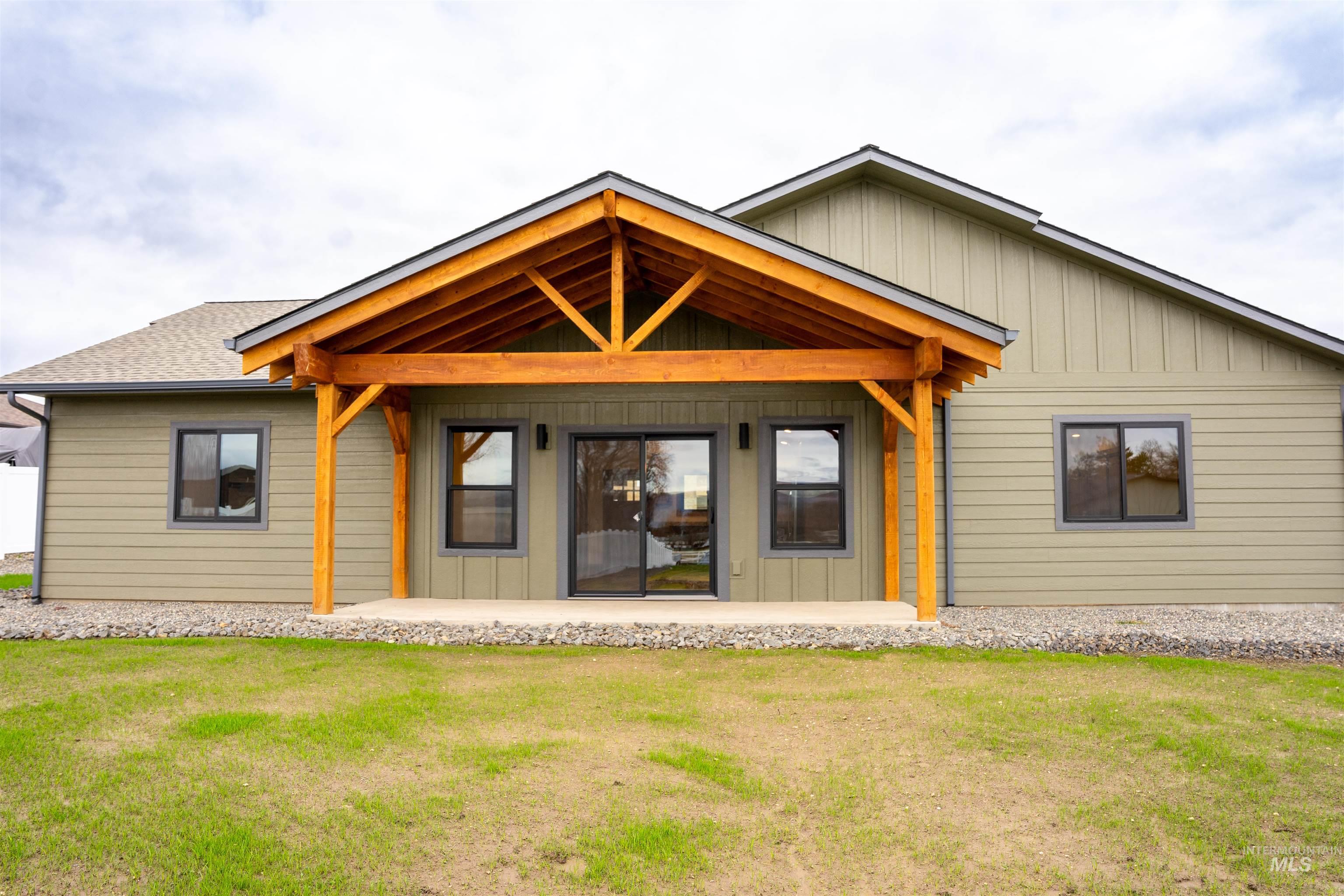 2219 Powers Drive, Lewiston, Idaho 83501, 3 Bedrooms, 2.5 Bathrooms, Residential For Sale, Price $555,000, 98933264