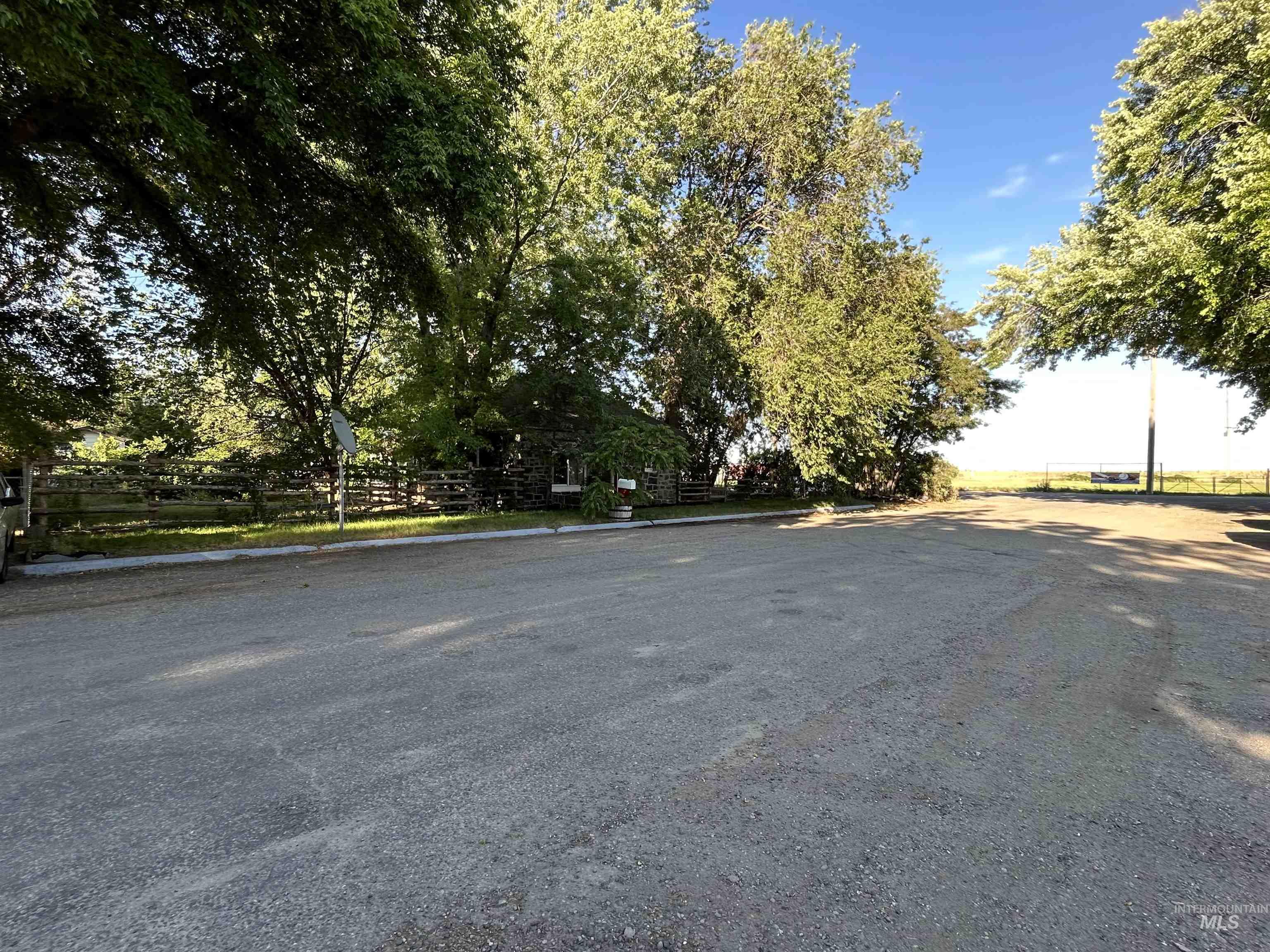 309 E C St, Shoshone, Idaho 83352, 2 Bedrooms, 1 Bathroom, Residential For Sale, Price $315,000, 98934898