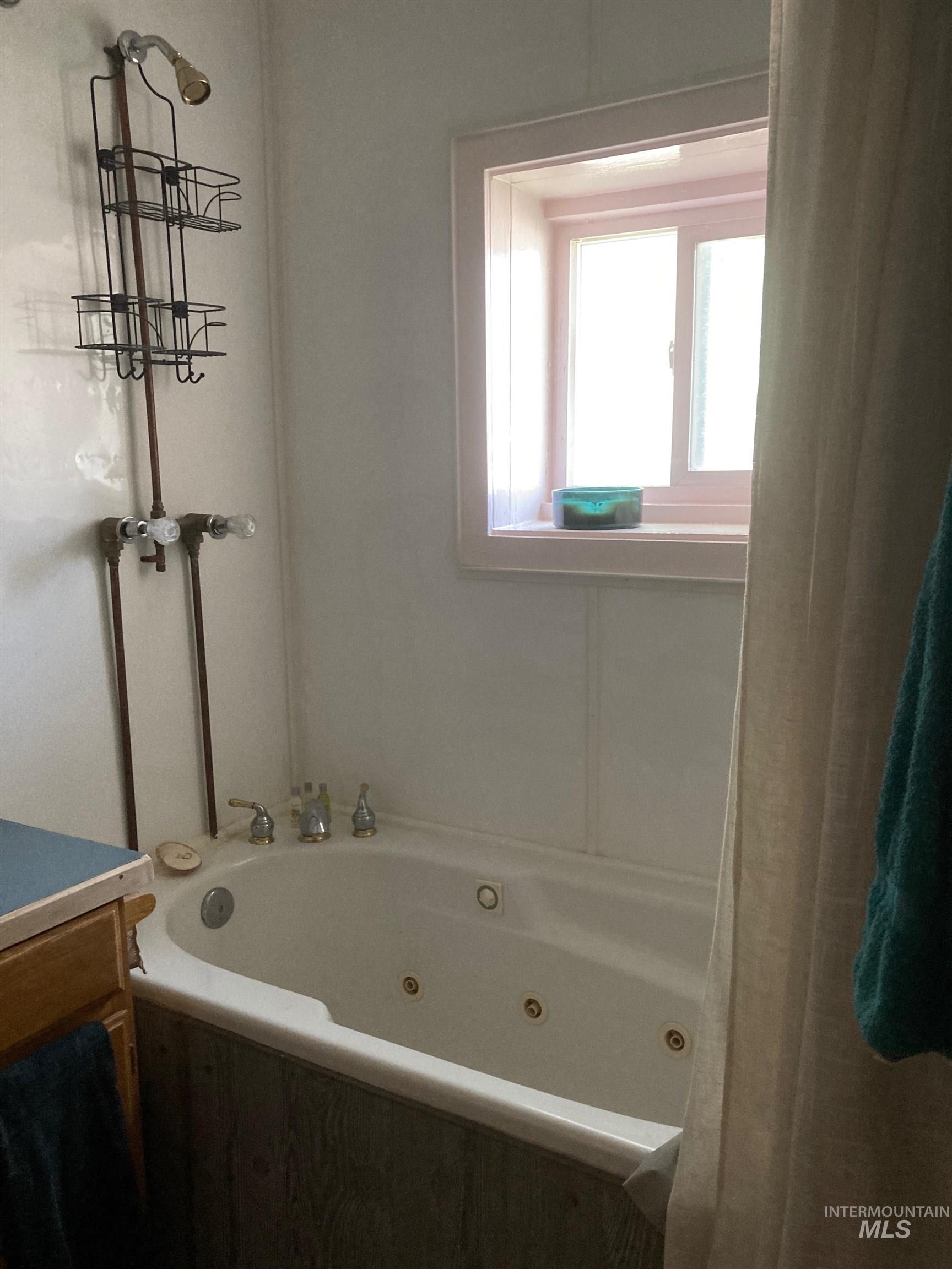 309 E C St, Shoshone, Idaho 83352, 2 Bedrooms, 1 Bathroom, Residential For Sale, Price $315,000, 98934898