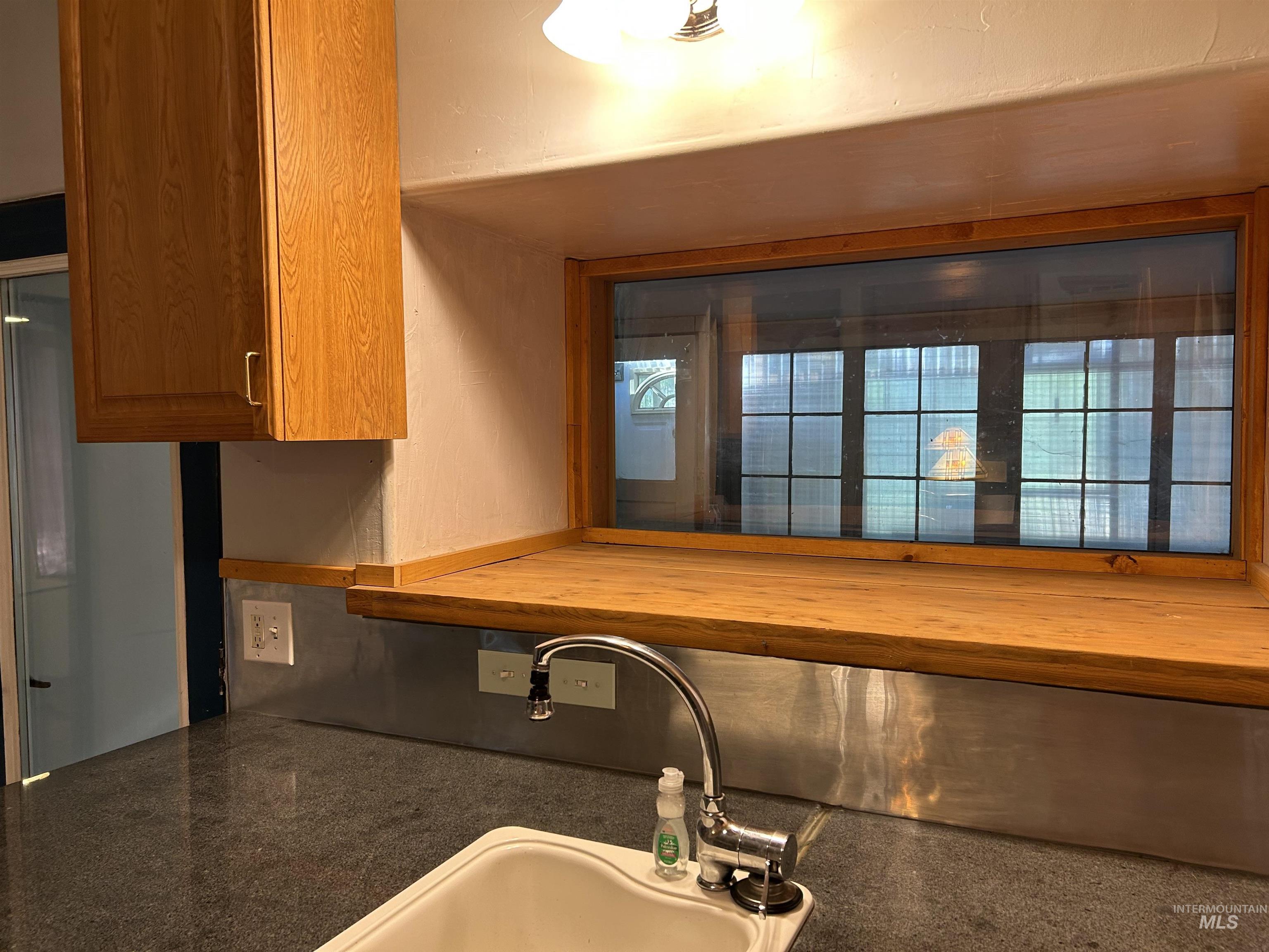 309 E C St, Shoshone, Idaho 83352, 2 Bedrooms, 1 Bathroom, Residential For Sale, Price $315,000, 98934898