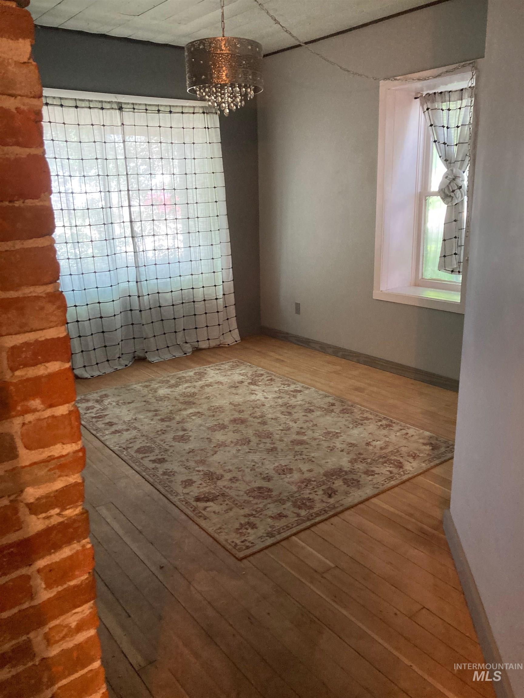 309 E C St, Shoshone, Idaho 83352, 2 Bedrooms, 1 Bathroom, Residential For Sale, Price $315,000, 98934898