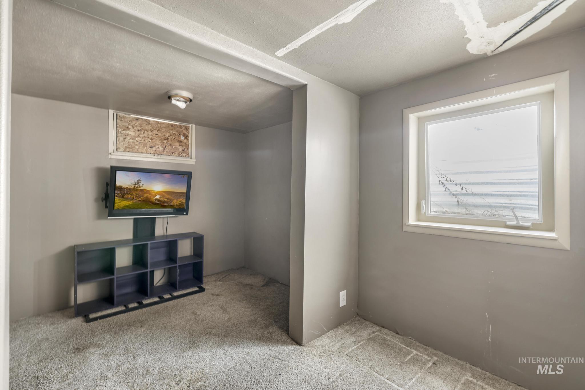 905 Main St S, Kimberly, Idaho 83341, 4 Bedrooms, 2 Bathrooms, Residential For Sale, Price $389,000, 98935319