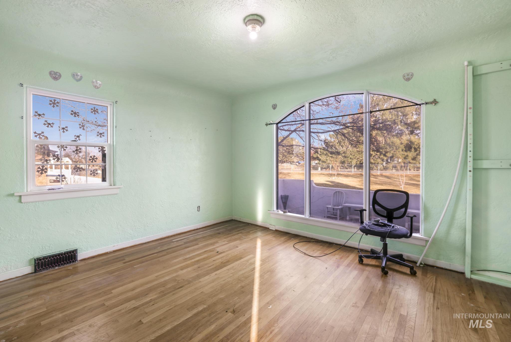 905 Main St S, Kimberly, Idaho 83341, 4 Bedrooms, 2 Bathrooms, Residential For Sale, Price $389,000, 98935319