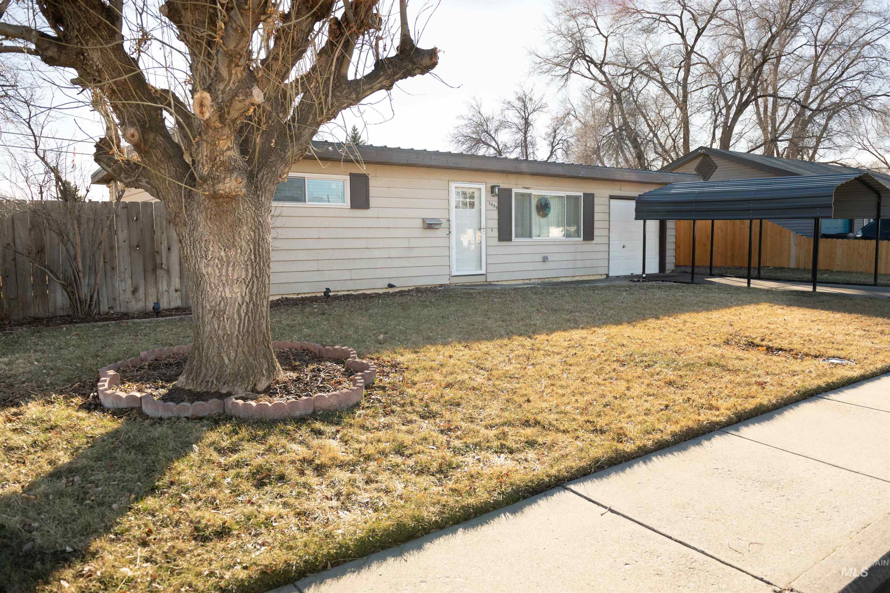 1055 E 16th N, Mountain Home, Idaho 83647, 2 Bedrooms, 1 Bathroom, Residential For Sale, Price $275,000,MLS 98935583