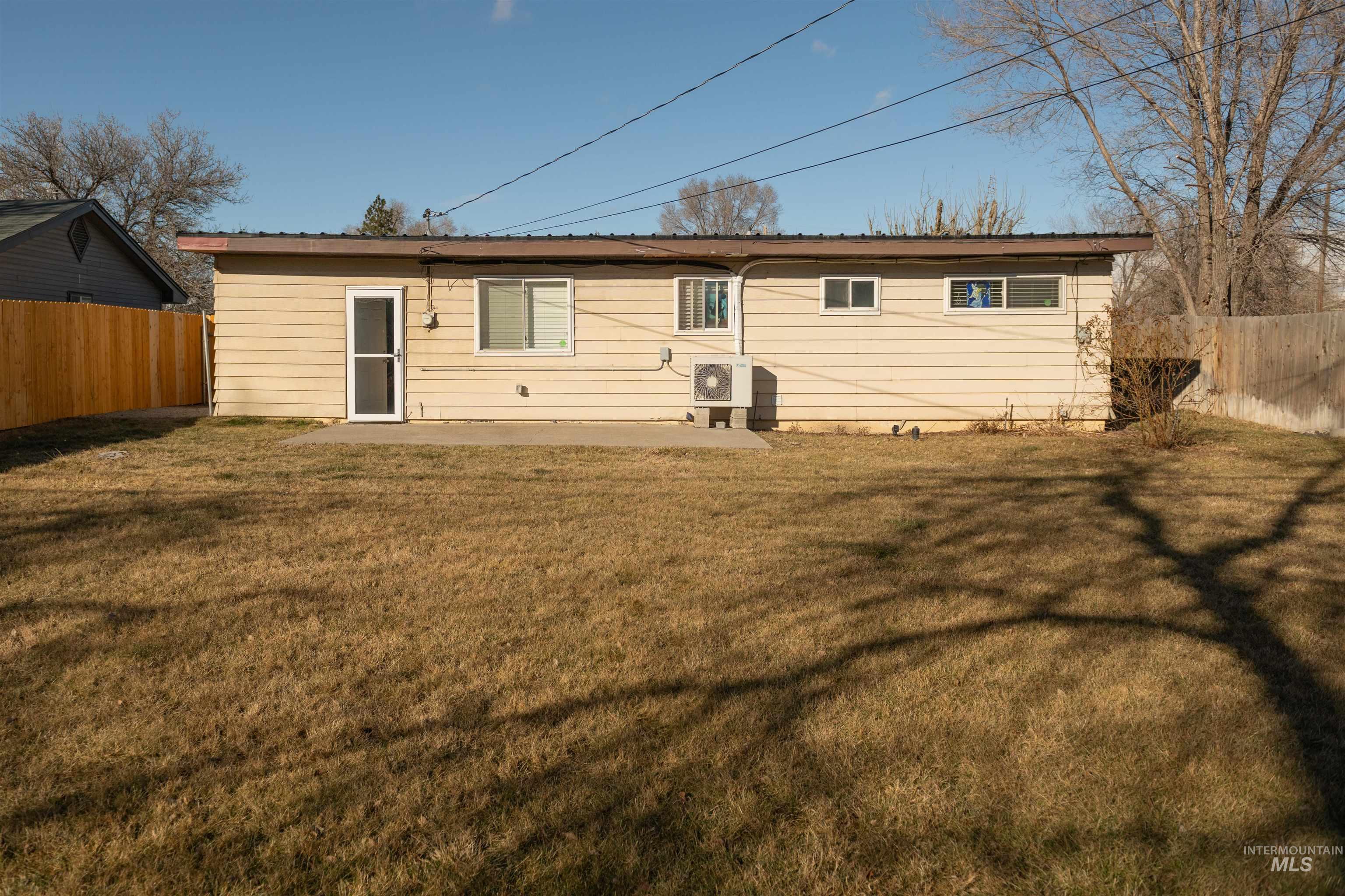 1055 E 16th N, Mountain Home, Idaho 83647, 2 Bedrooms, 1 Bathroom, Residential For Sale, Price $275,000,MLS 98935583