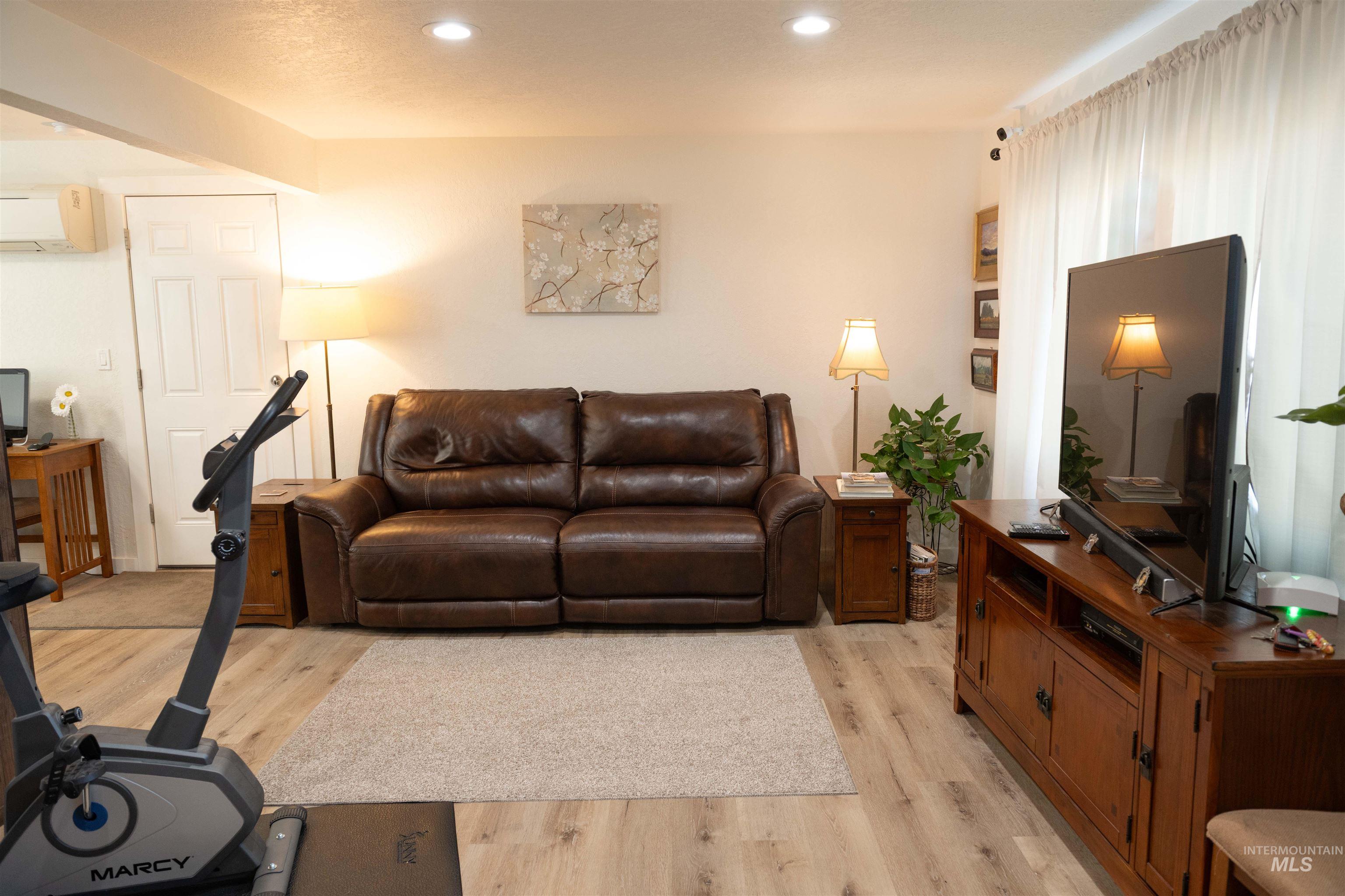 1055 E 16th N, Mountain Home, Idaho 83647, 2 Bedrooms, 1 Bathroom, Residential For Sale, Price $275,000,MLS 98935583