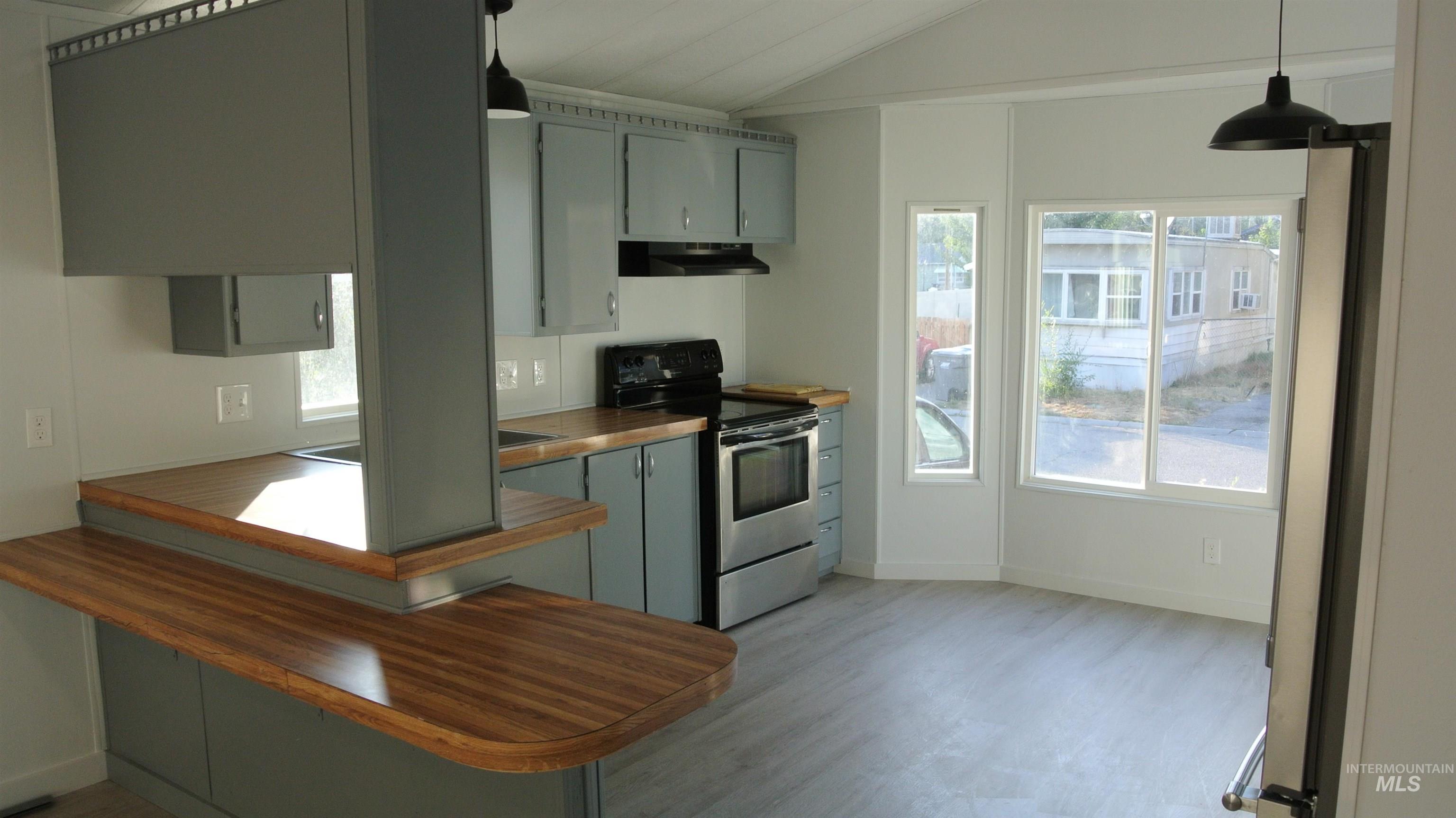 309 E 39th Street, Garden City, Idaho 83714, 2 Bedrooms, 1 Bathroom, Residential For Sale, Price $130,000,MLS 98935584