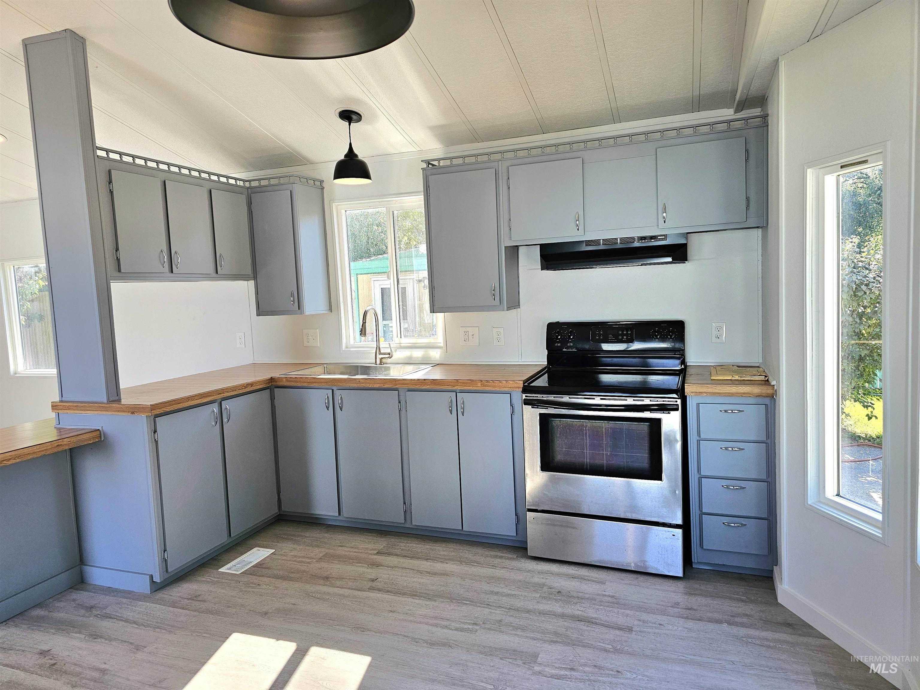 309 E 39th Street, Garden City, Idaho 83714, 2 Bedrooms, 1 Bathroom, Residential For Sale, Price $130,000,MLS 98935584
