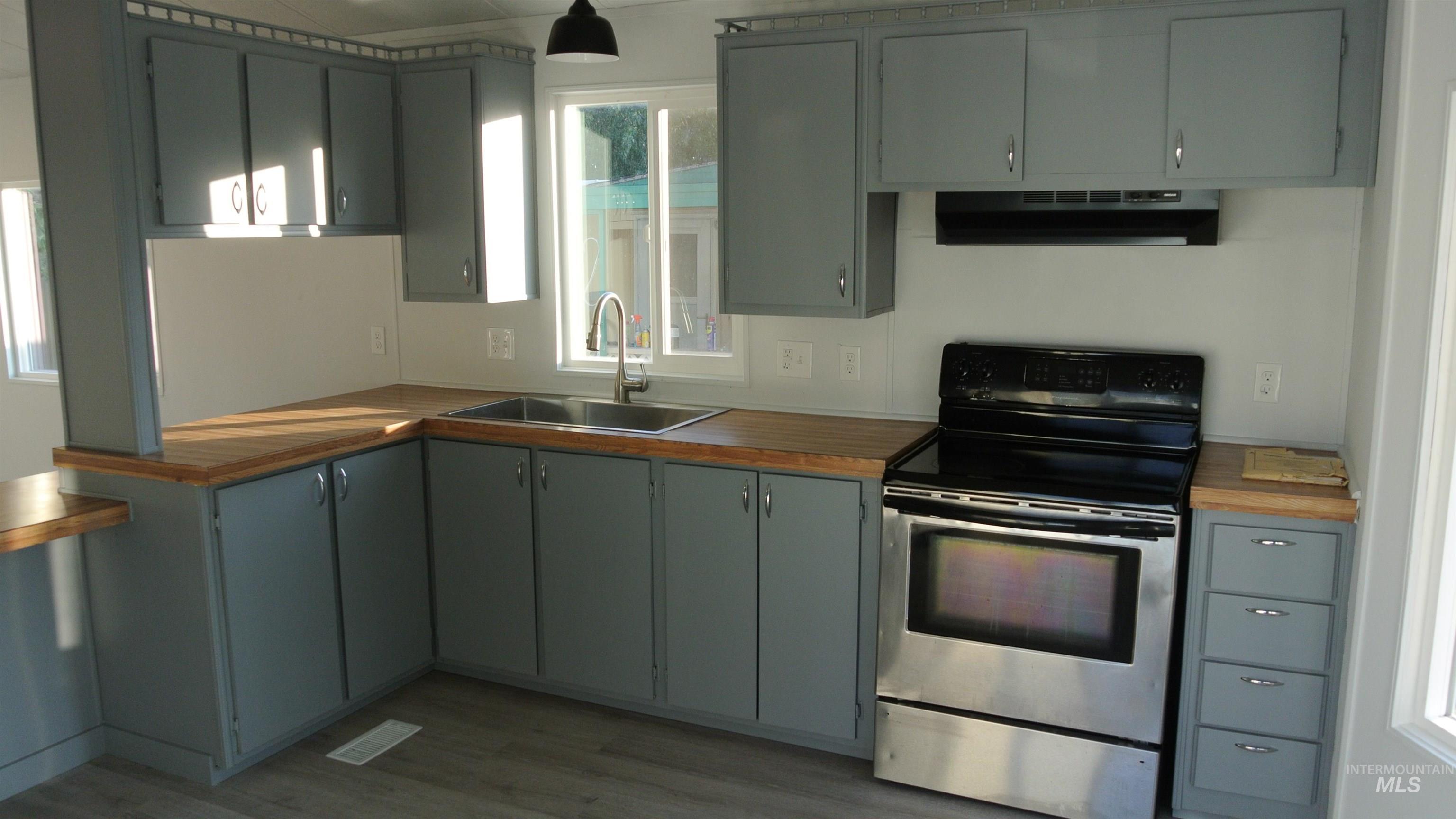 309 E 39th Street, Garden City, Idaho 83714, 2 Bedrooms, 1 Bathroom, Residential For Sale, Price $130,000,MLS 98935584