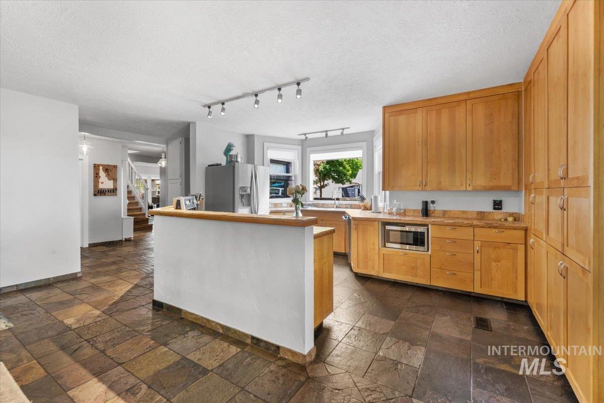 1718 N 12th St, Boise, Idaho 83702, 5 Bedrooms, 5.5 Bathrooms, Residential For Sale, Price $1,599,000,MLS 98935588