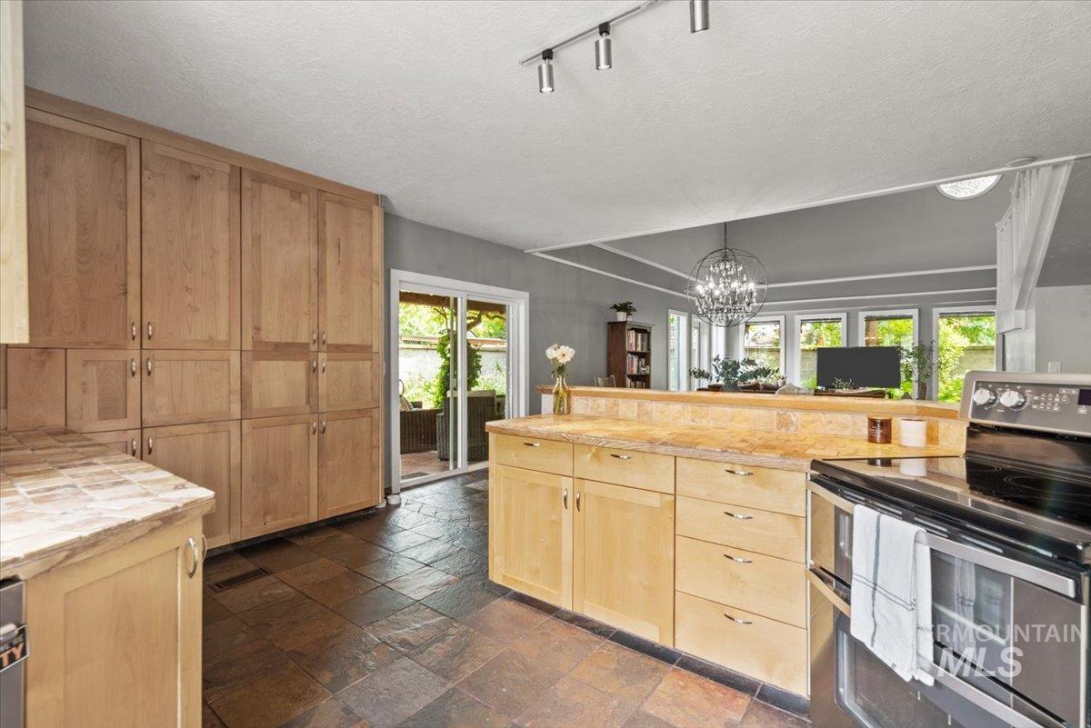 1718 N 12th St, Boise, Idaho 83702, 5 Bedrooms, 5.5 Bathrooms, Residential For Sale, Price $1,599,000,MLS 98935588