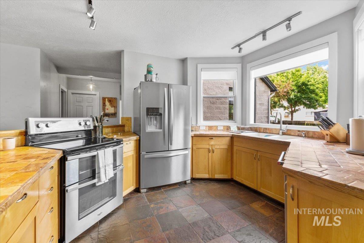 1718 N 12th St, Boise, Idaho 83702, 5 Bedrooms, 5.5 Bathrooms, Residential For Sale, Price $1,599,000,MLS 98935588