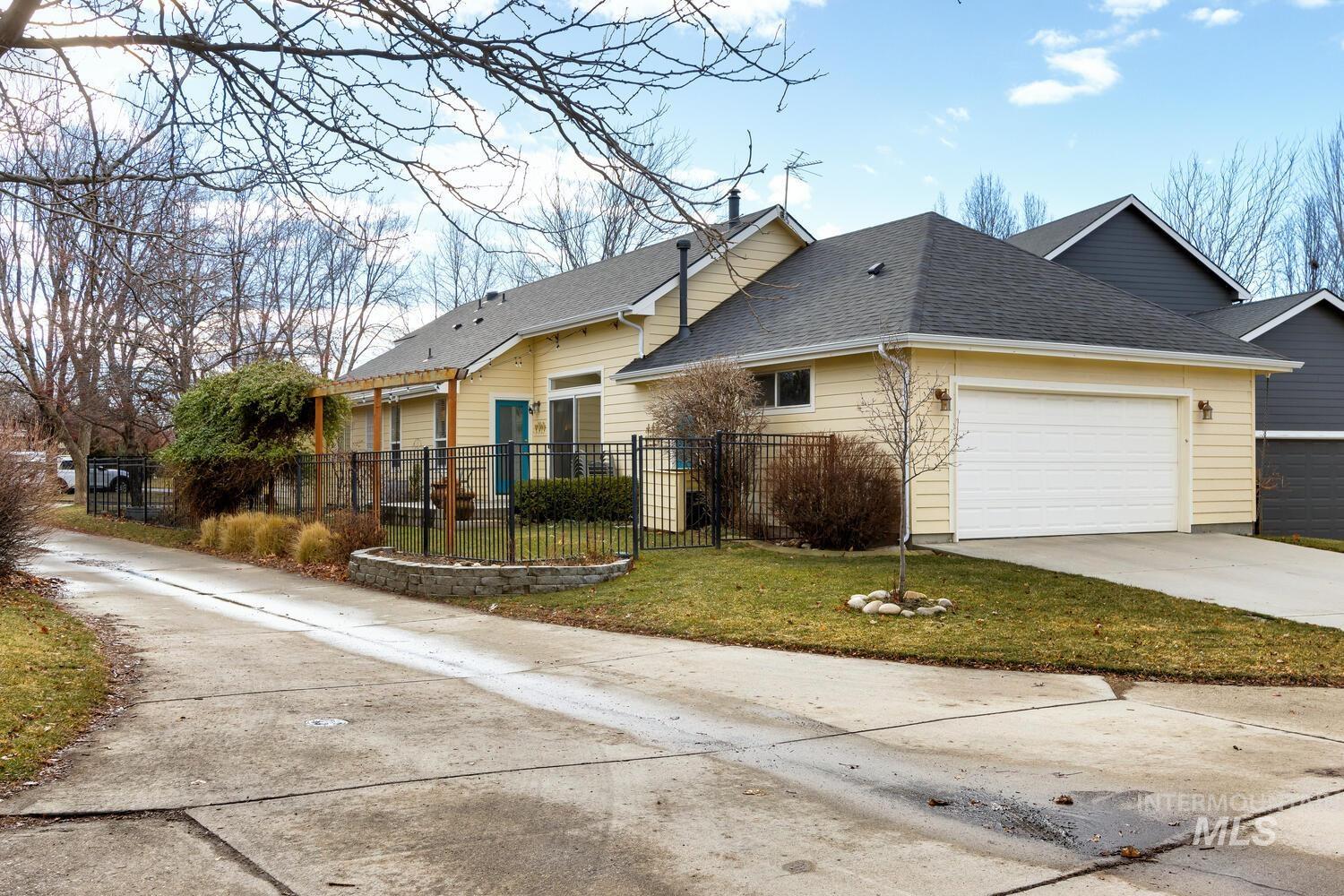 4025 S Mill Site Ave., Boise, Idaho 83716, 3 Bedrooms, 2 Bathrooms, Residential For Sale, Price $639,000,MLS 98935590