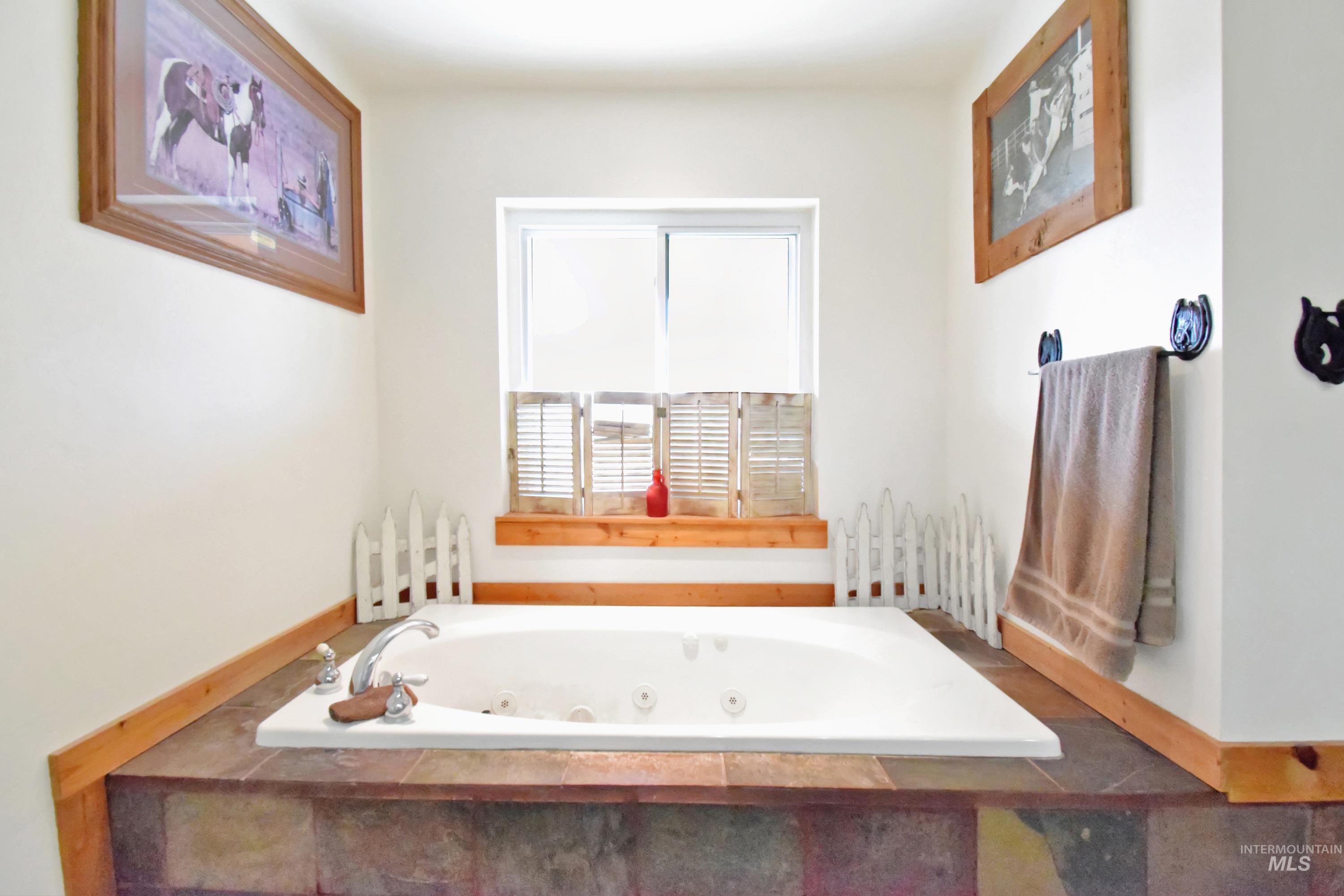 3059 N 3422 E, Kimberly, Idaho 83341-0000, 3 Bedrooms, 2 Bathrooms, Residential For Sale, Price $639,000, 98935618