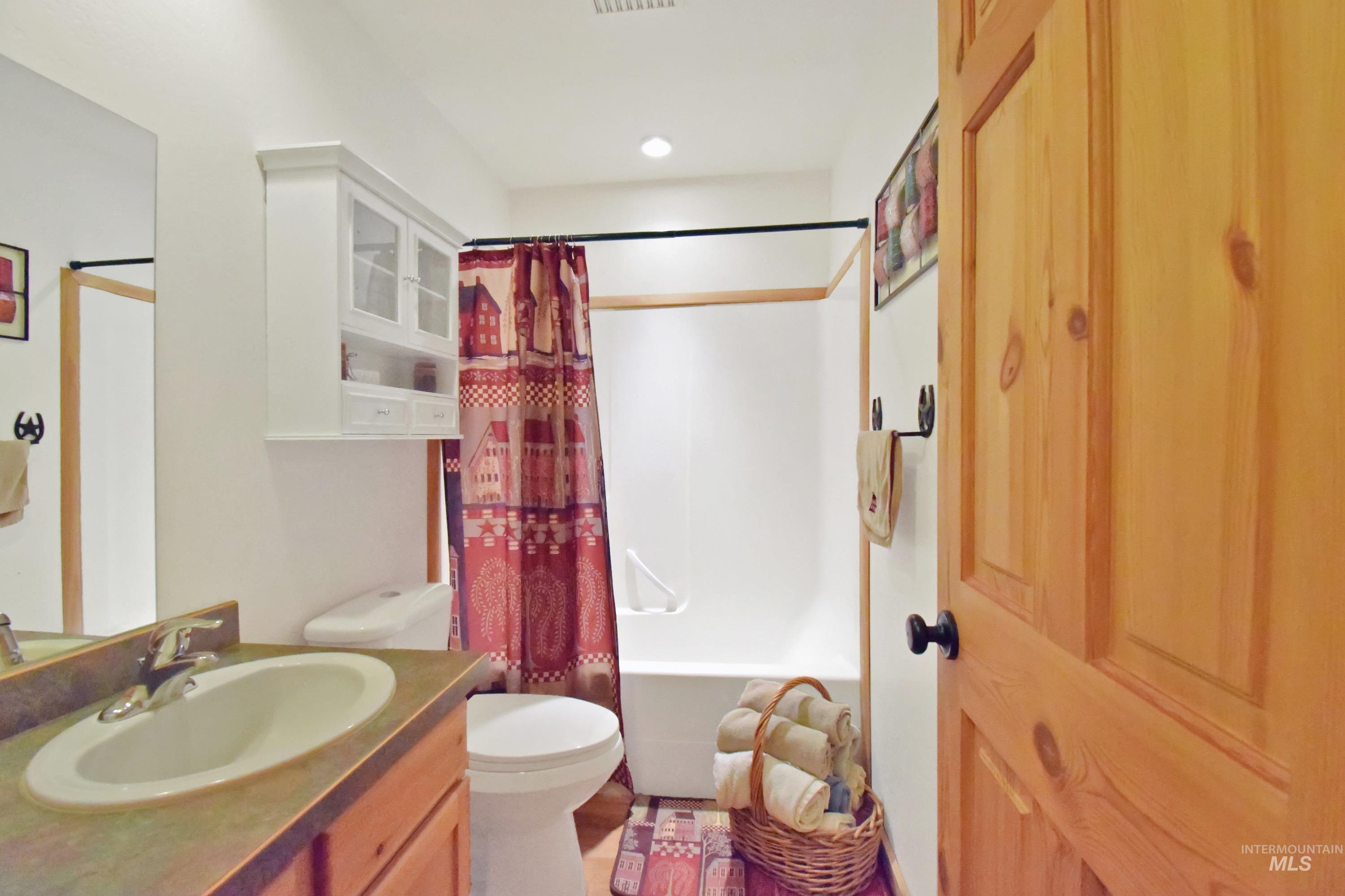 3059 N 3422 E, Kimberly, Idaho 83341-0000, 3 Bedrooms, 2 Bathrooms, Residential For Sale, Price $639,000, 98935618