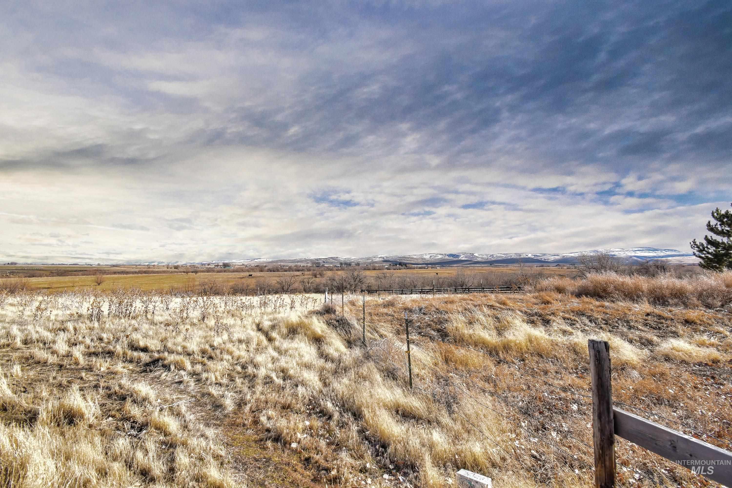 3059 N 3422 E, Kimberly, Idaho 83341-0000, 3 Bedrooms, 2 Bathrooms, Residential For Sale, Price $639,000, 98935618