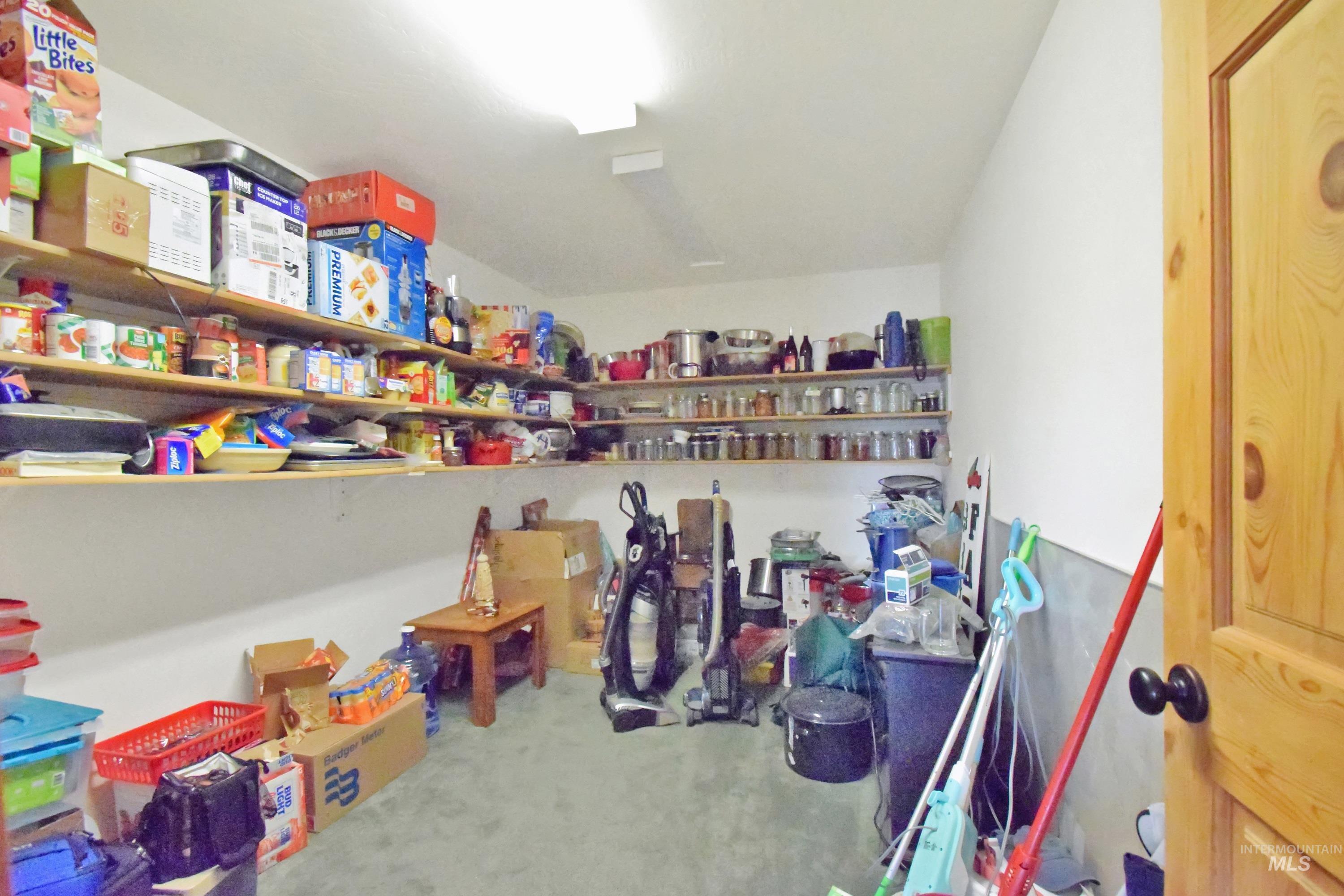 3059 N 3422 E, Kimberly, Idaho 83341-0000, 3 Bedrooms, 2 Bathrooms, Residential For Sale, Price $639,000, 98935618