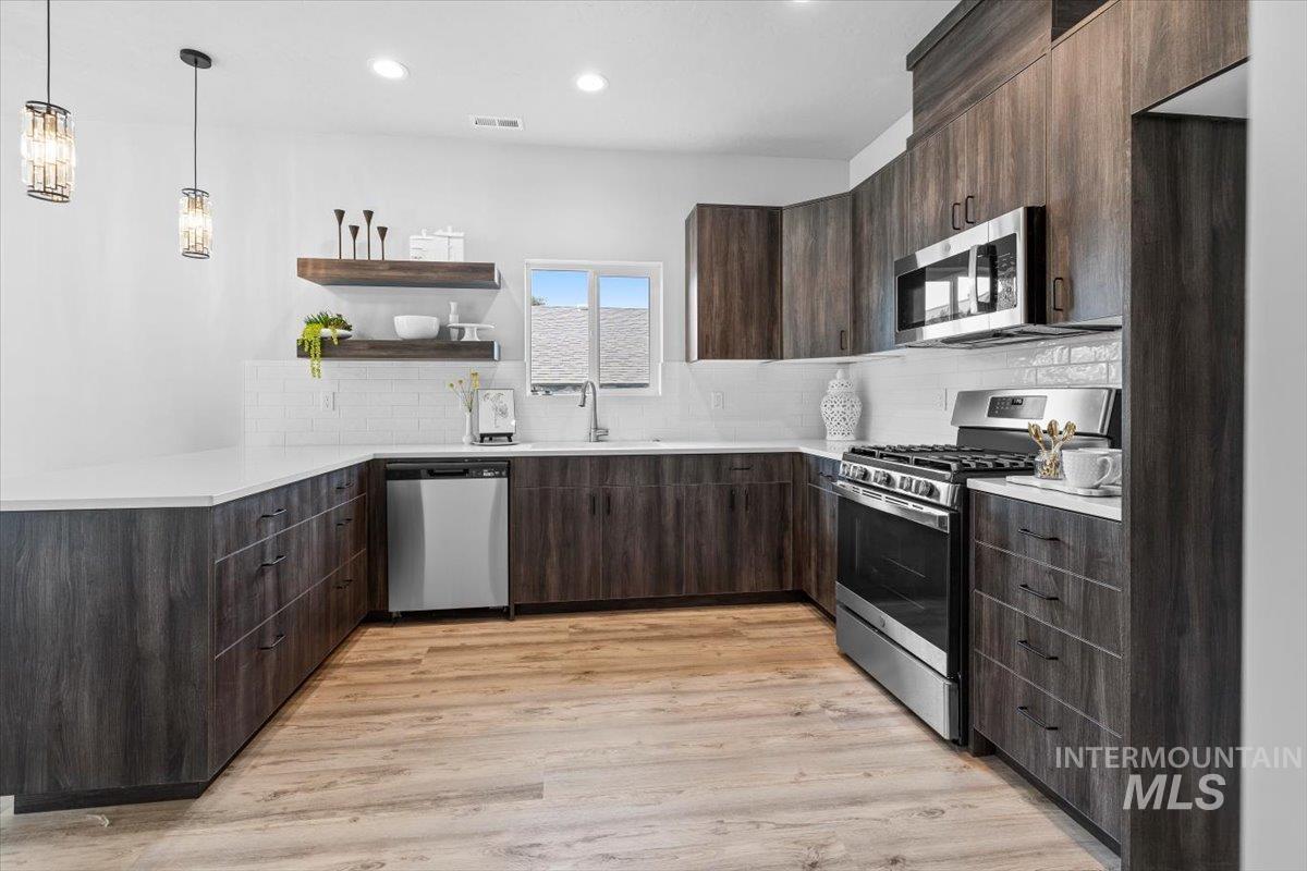 211 12th Ave North, Nampa, Idaho 83687, 3 Bedrooms, 2.5 Bathrooms, Residential For Sale, Price $358,000, 98935664