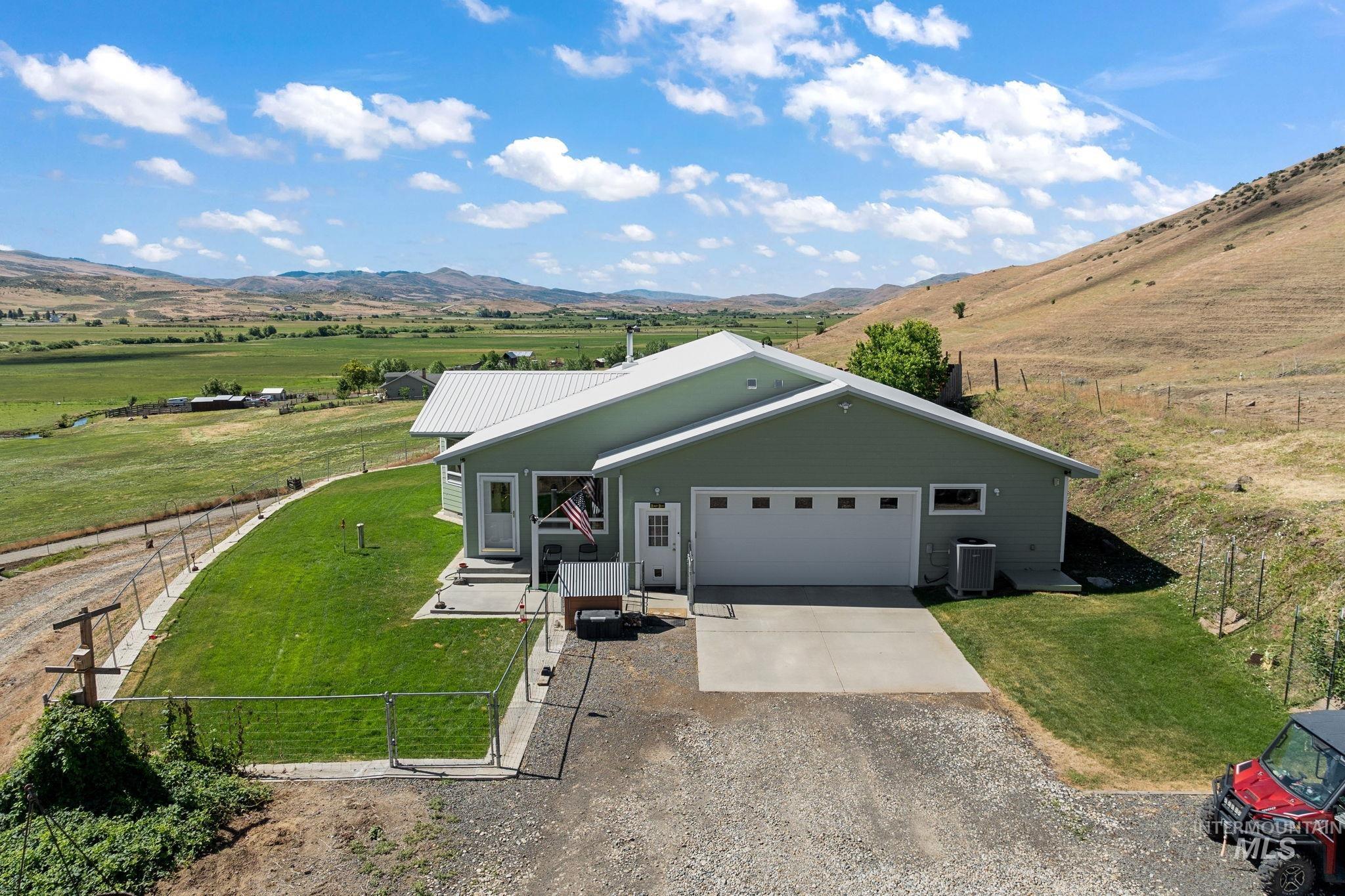 22625 Baldwin Ln, Ola, Idaho 83657, 3 Bedrooms, 2 Bathrooms, Residential For Sale, Price $975,000, 98935856