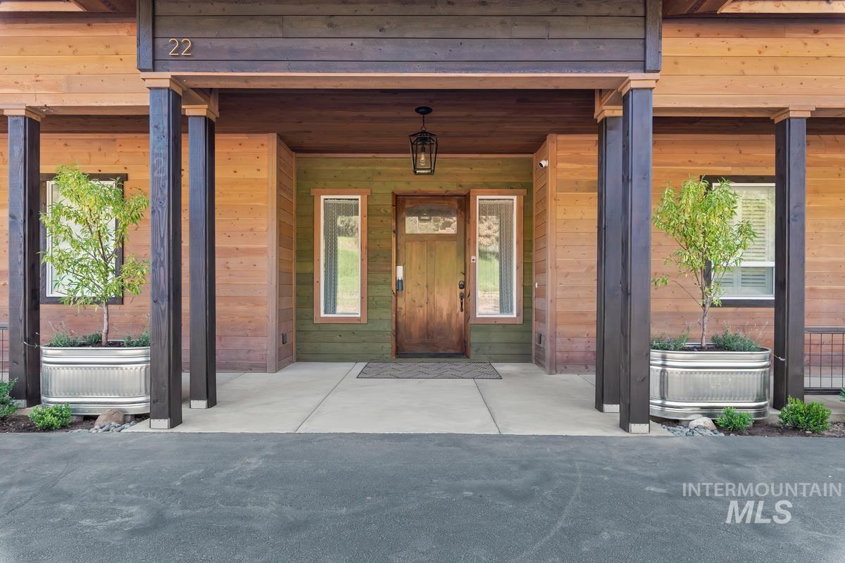 22 Creekside Ct, Garden Valley, Idaho 83622, 3 Bedrooms, 2.5 Bathrooms, Residential For Sale, Price $1,190,000, 98935964