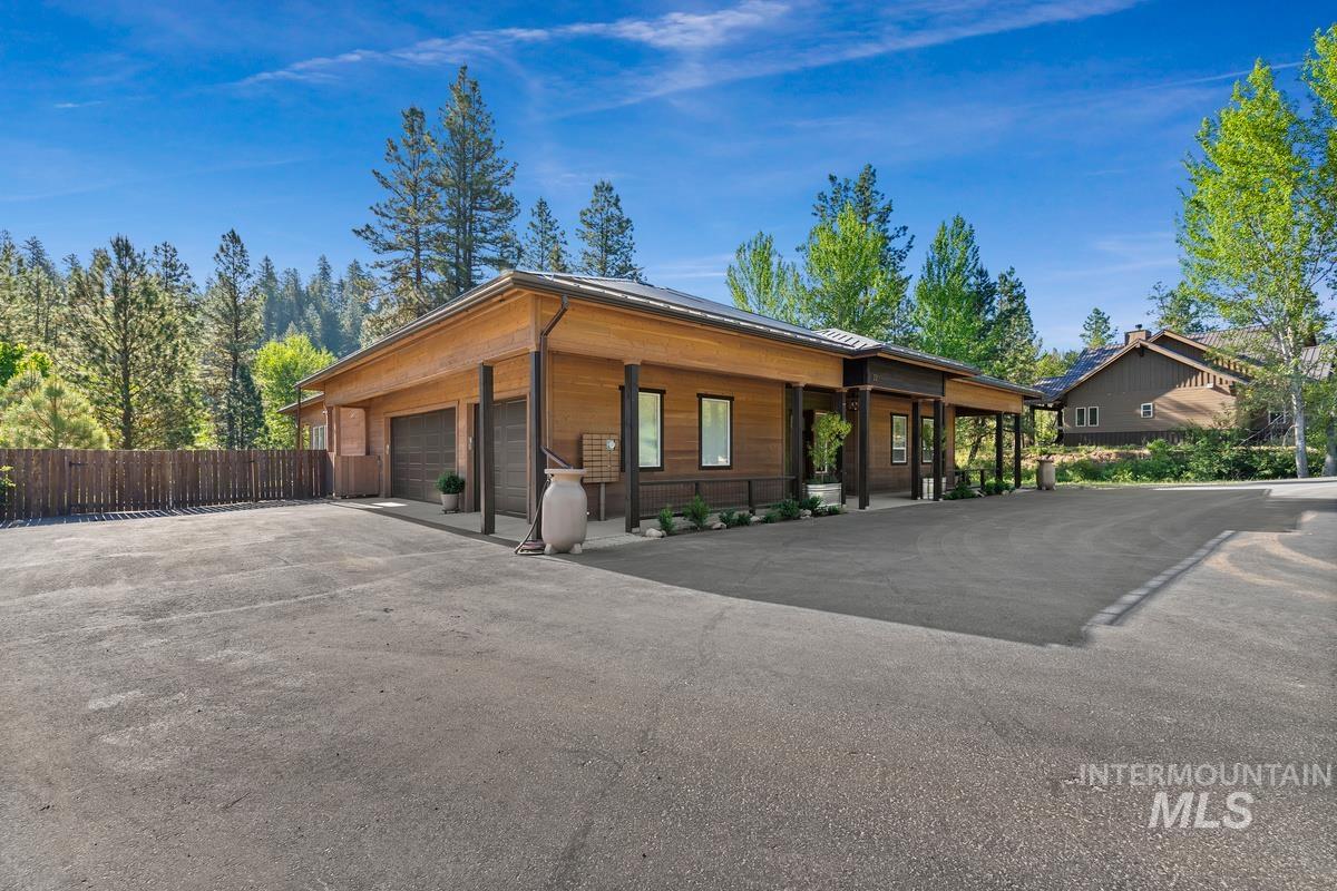 22 Creekside Ct, Garden Valley, Idaho 83622, 3 Bedrooms, 2.5 Bathrooms, Residential For Sale, Price $1,190,000, 98935964