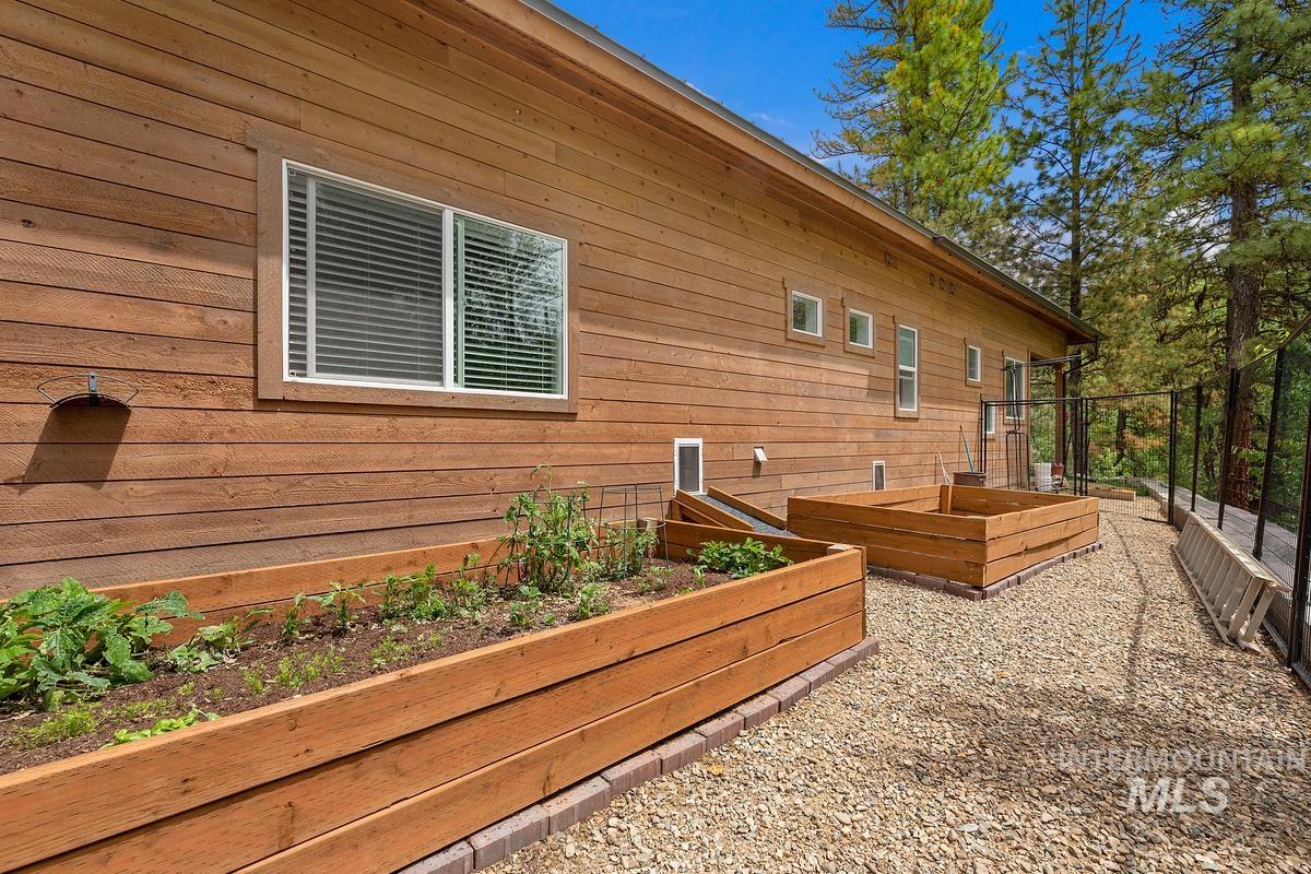22 Creekside Ct, Garden Valley, Idaho 83622, 3 Bedrooms, 2.5 Bathrooms, Residential For Sale, Price $1,190,000, 98935964