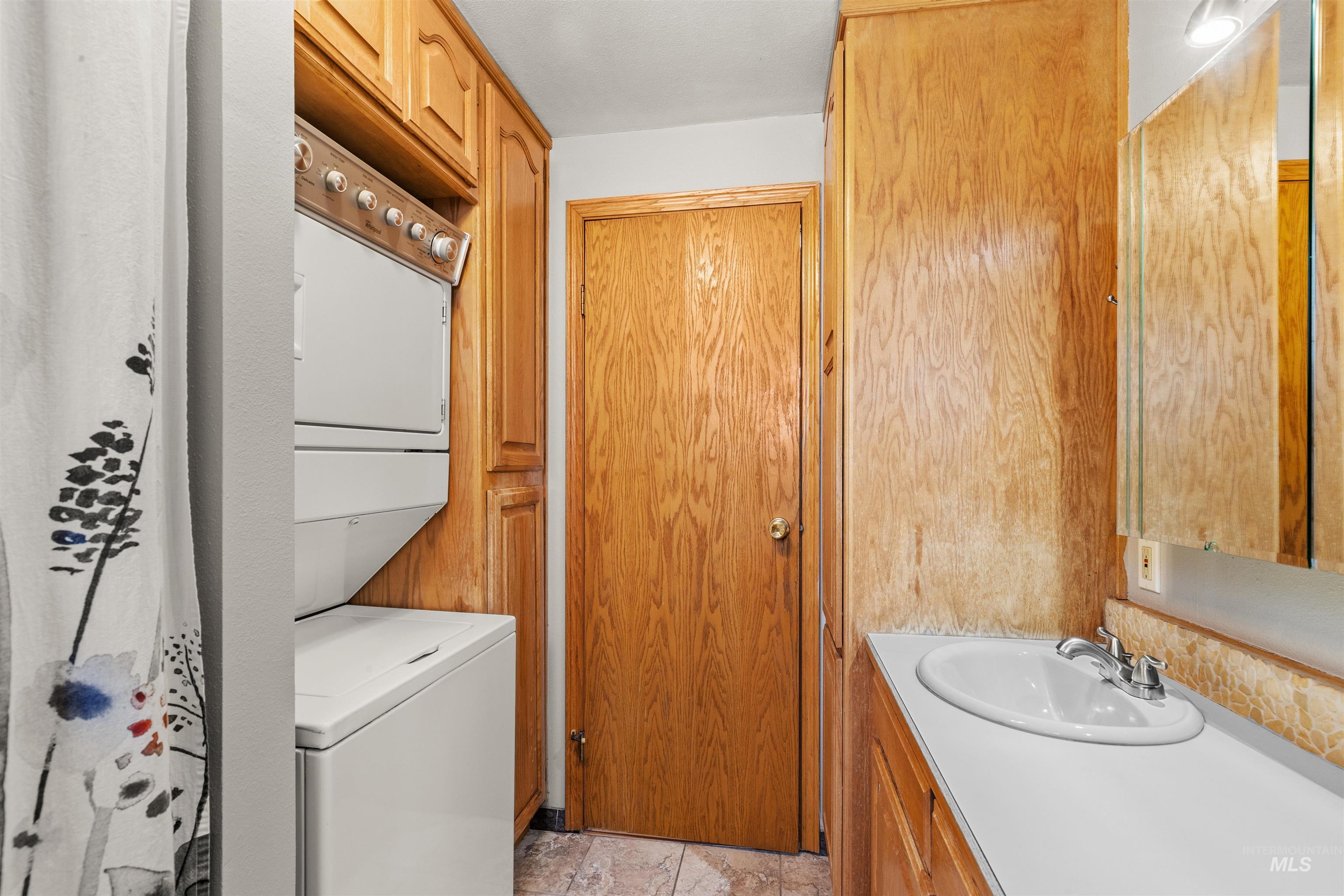 905 Dewey Avenue, Orofino, Idaho 83544, 3 Bedrooms, 2 Bathrooms, Residential For Sale, Price $375,000, 98936236