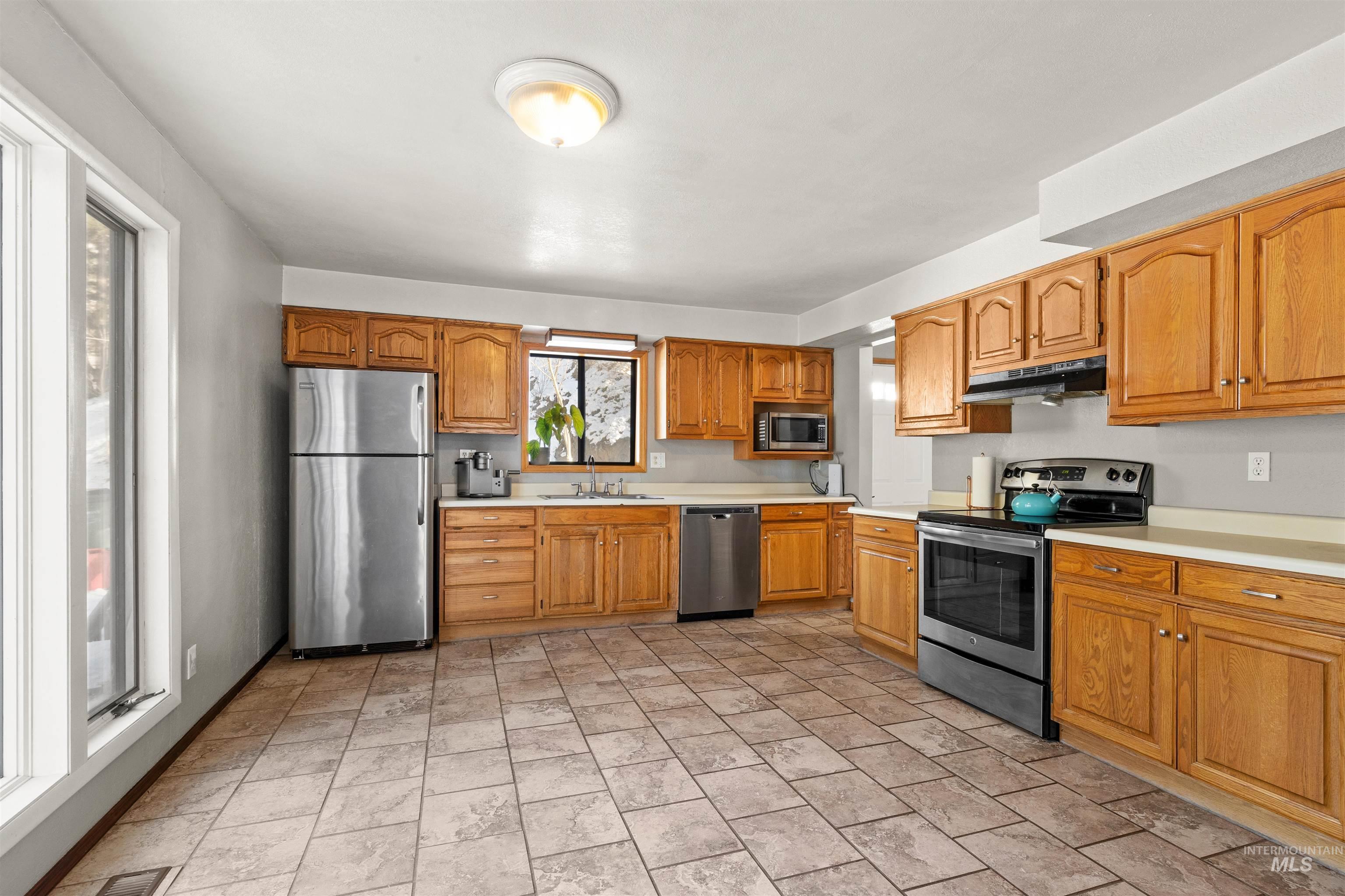 905 Dewey Avenue, Orofino, Idaho 83544, 3 Bedrooms, 2 Bathrooms, Residential For Sale, Price $375,000, 98936236