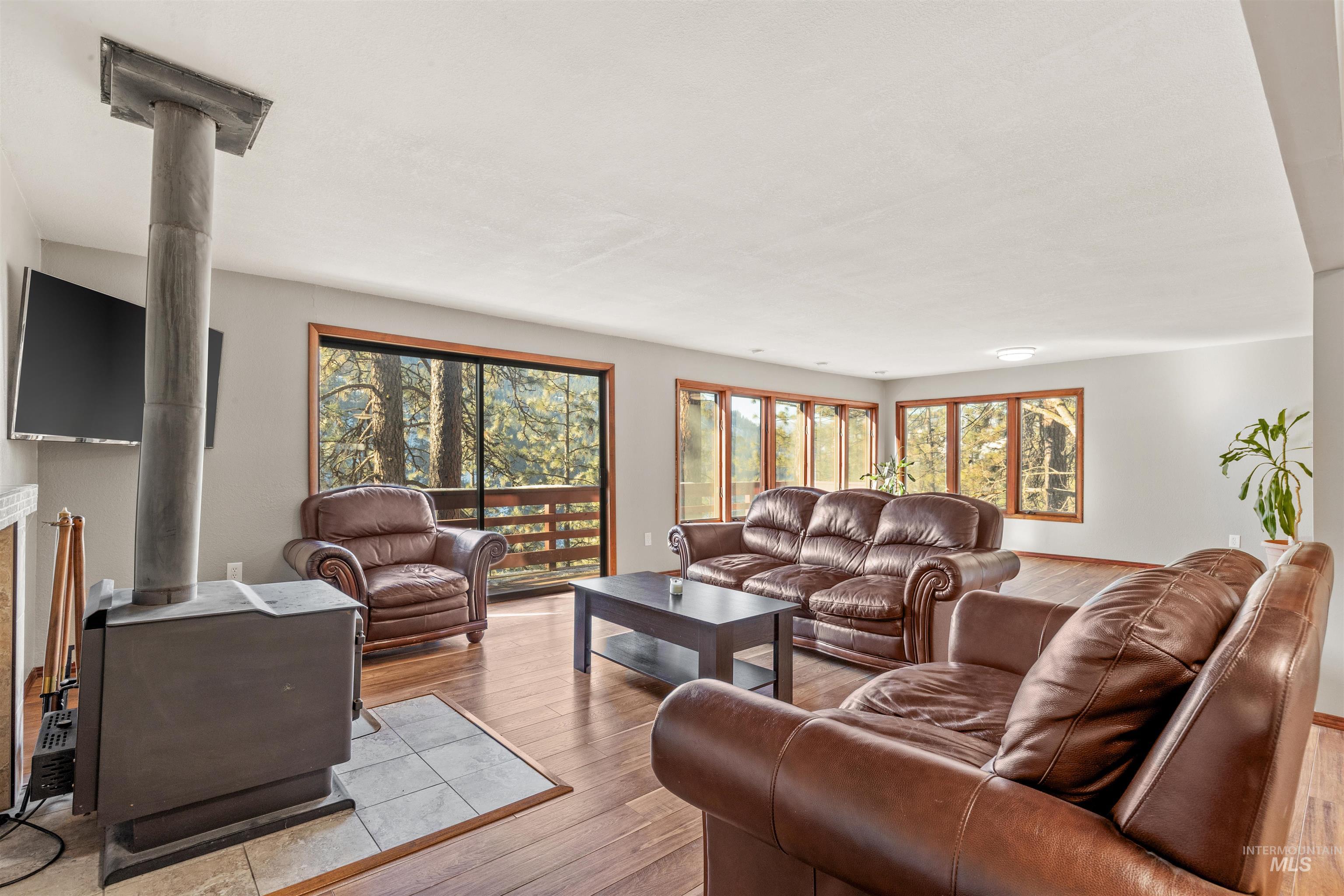 905 Dewey Avenue, Orofino, Idaho 83544, 3 Bedrooms, 2 Bathrooms, Residential For Sale, Price $375,000, 98936236