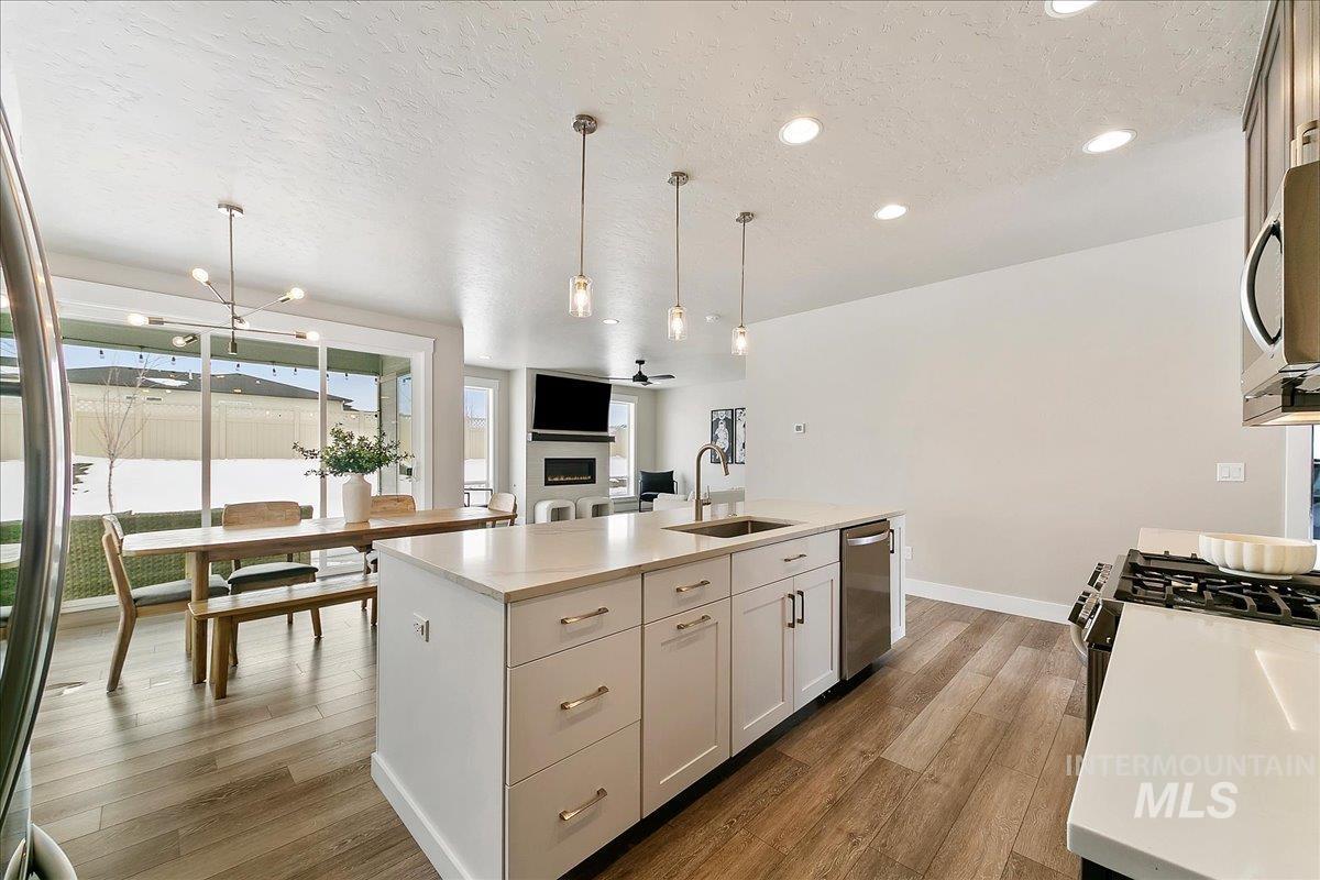 2196 N Opal Falls Way, Kuna, Idaho 83634, 4 Bedrooms, 2.5 Bathrooms, Residential For Sale, Price $649,990, 98936277