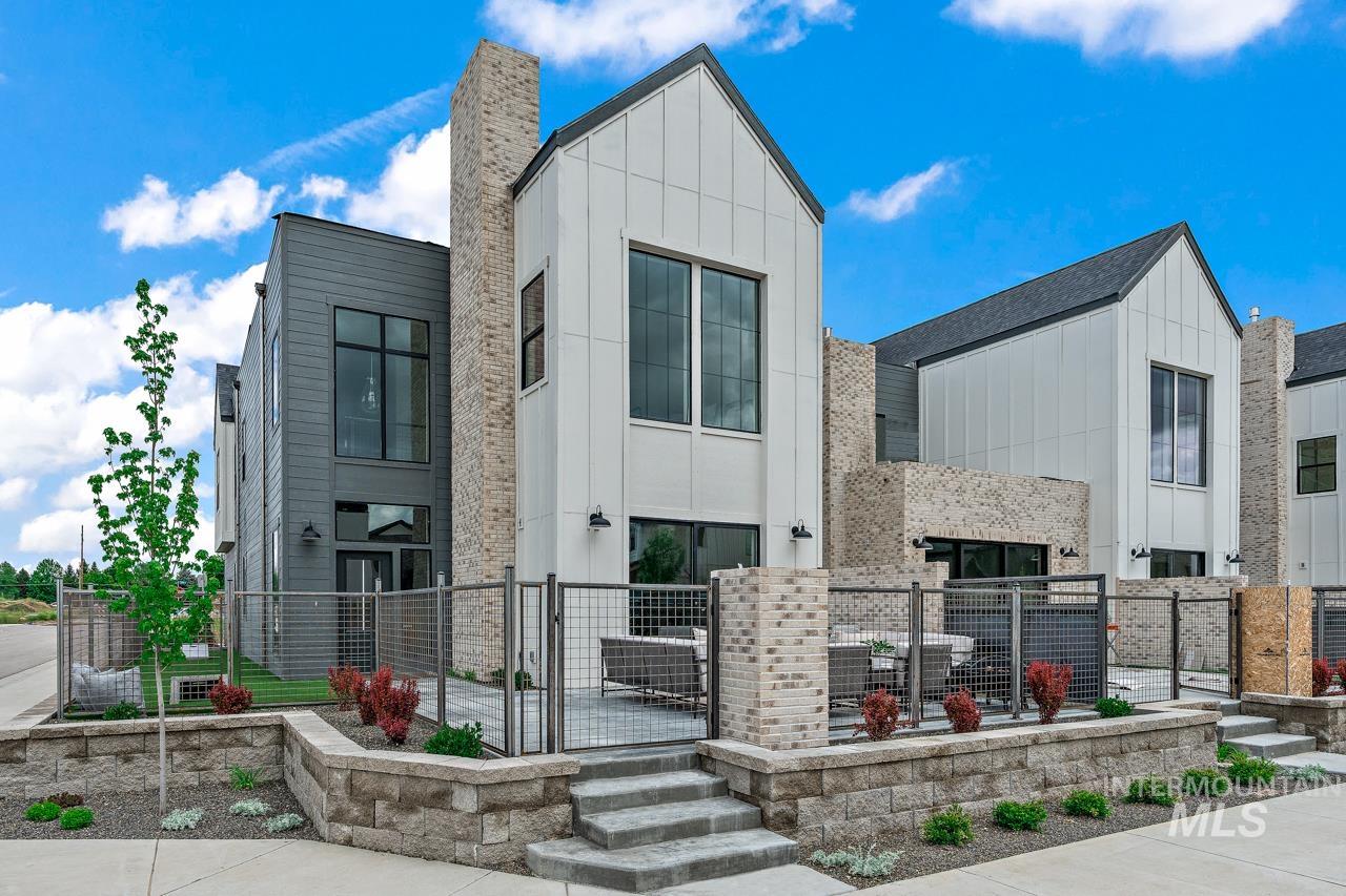 2550 W Iron Coop Street, Eagle, Idaho 83616, 3 Bedrooms, 2.5 Bathrooms, Residential For Sale, Price $709,500, 98936302
