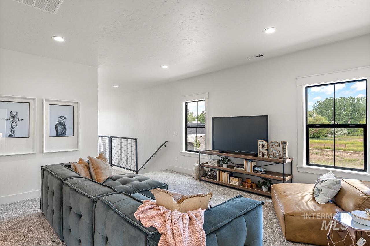 2550 W Iron Coop Street, Eagle, Idaho 83616, 3 Bedrooms, 2.5 Bathrooms, Residential For Sale, Price $709,500, 98936302