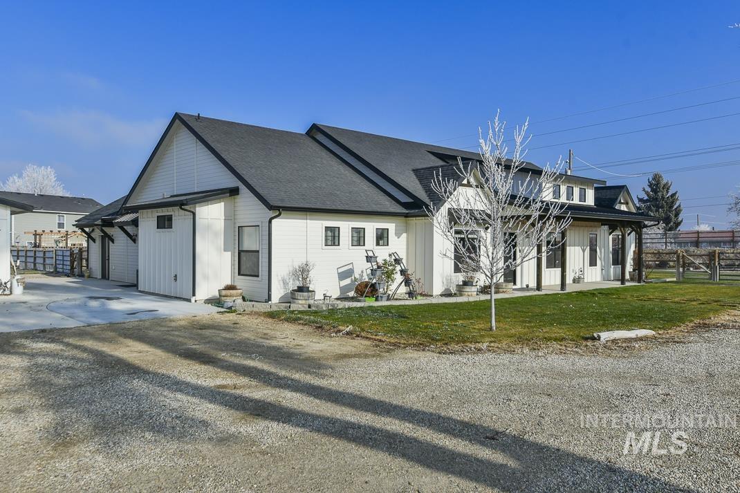 1251 Swan Falls Rd, Kuna, Idaho 83634-1731, 3 Bedrooms, 3 Bathrooms, Residential For Sale, Price $1,190,000, 98936384