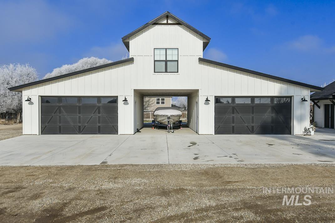 1251 Swan Falls Rd, Kuna, Idaho 83634-1731, 3 Bedrooms, 3 Bathrooms, Residential For Sale, Price $1,190,000, 98936384