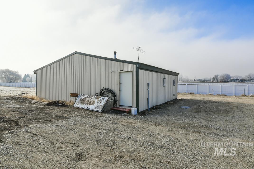 1251 Swan Falls Rd, Kuna, Idaho 83634-1731, 3 Bedrooms, 3 Bathrooms, Residential For Sale, Price $1,190,000, 98936384