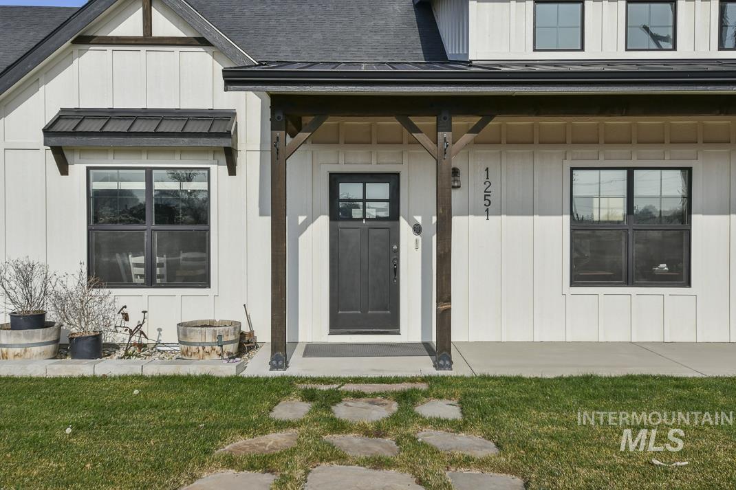 1251 Swan Falls Rd, Kuna, Idaho 83634-1731, 3 Bedrooms, 3 Bathrooms, Residential For Sale, Price $1,190,000, 98936384