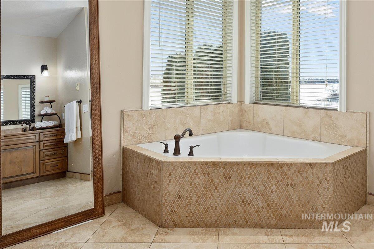 101 PELICAN POINT, Rupert, Idaho 83350, 3 Bedrooms, 2.5 Bathrooms, Residential For Sale, Price $980,000, 98936387