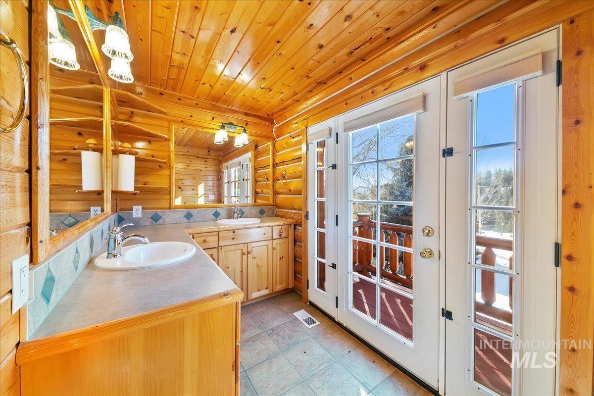 15 Village Lane, Garden Valley, Idaho 83622, 3 Bedrooms, 3 Bathrooms, Residential For Sale, Price $735,000, 98936388