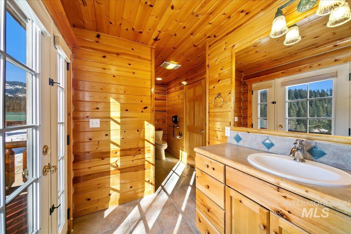 15 Village Lane, Garden Valley, Idaho 83622, 3 Bedrooms, 3 Bathrooms, Residential For Sale, Price $735,000, 98936388