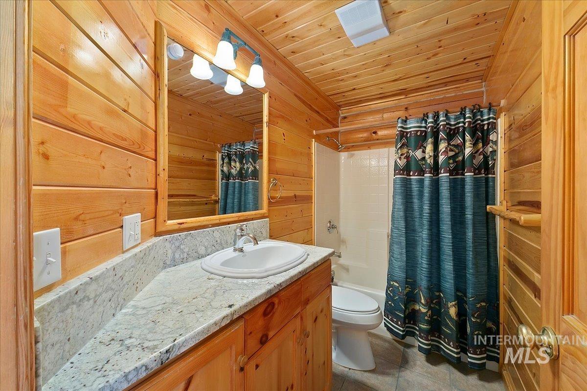15 Village Lane, Garden Valley, Idaho 83622, 3 Bedrooms, 3 Bathrooms, Residential For Sale, Price $735,000, 98936388