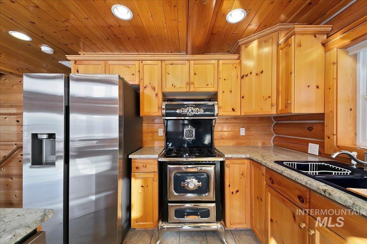 15 Village Lane, Garden Valley, Idaho 83622, 3 Bedrooms, 3 Bathrooms, Residential For Sale, Price $735,000, 98936388