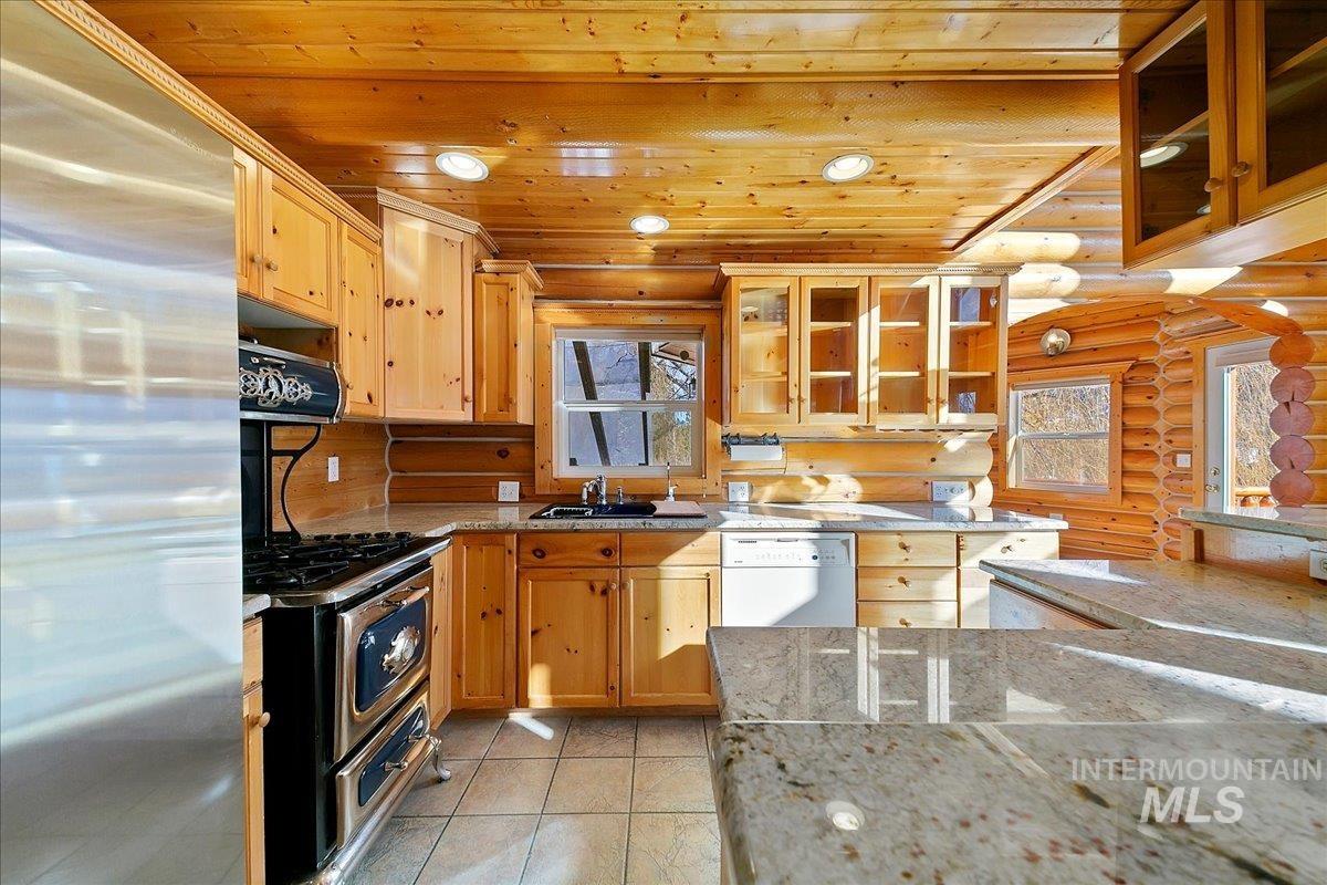 15 Village Lane, Garden Valley, Idaho 83622, 3 Bedrooms, 3 Bathrooms, Residential For Sale, Price $735,000, 98936388