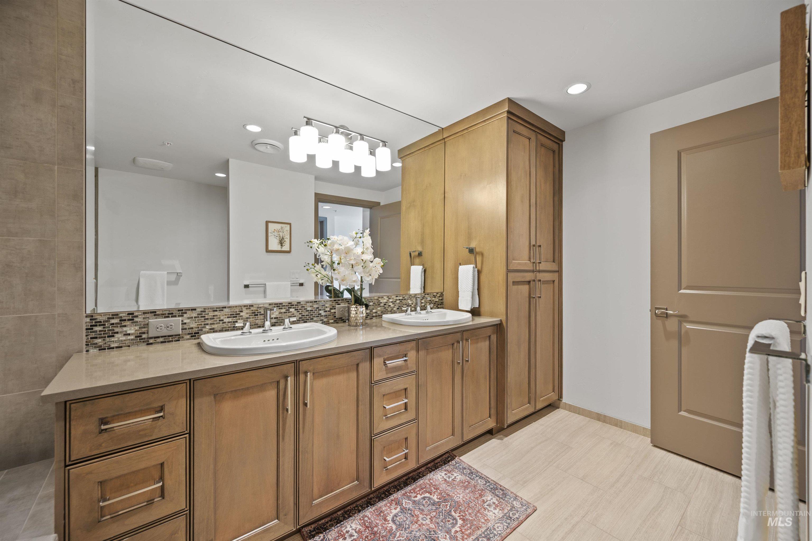 3005 Crescent Rim Dr, Boise, Idaho 83706, 2 Bedrooms, 2 Bathrooms, Residential For Sale, Price $685,000, 98936571