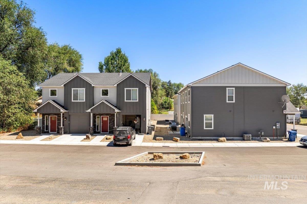 701 E Bates Ave., Parma, Idaho 83660, 3 Bedrooms, 2.5 Bathrooms, Residential Income For Sale, Price $1,790,000, 98936709
