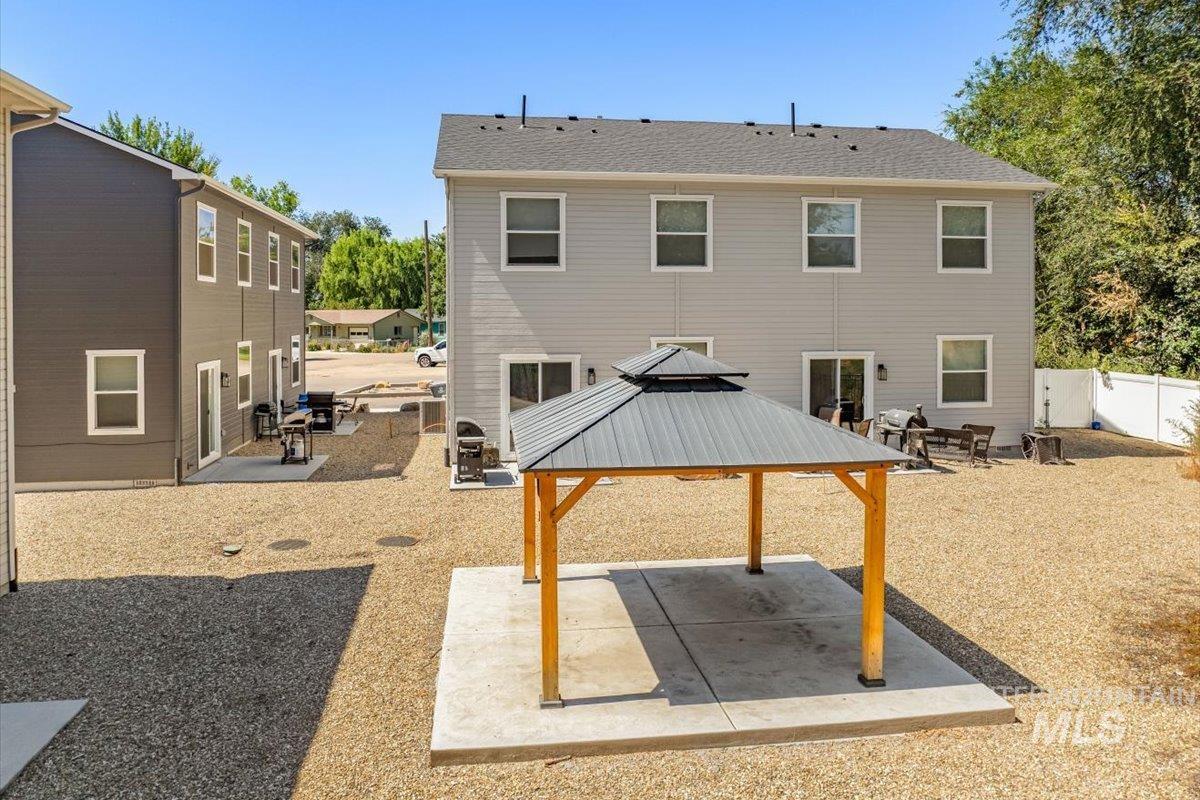701 E Bates Ave., Parma, Idaho 83660, 3 Bedrooms, 2.5 Bathrooms, Residential Income For Sale, Price $1,790,000, 98936709