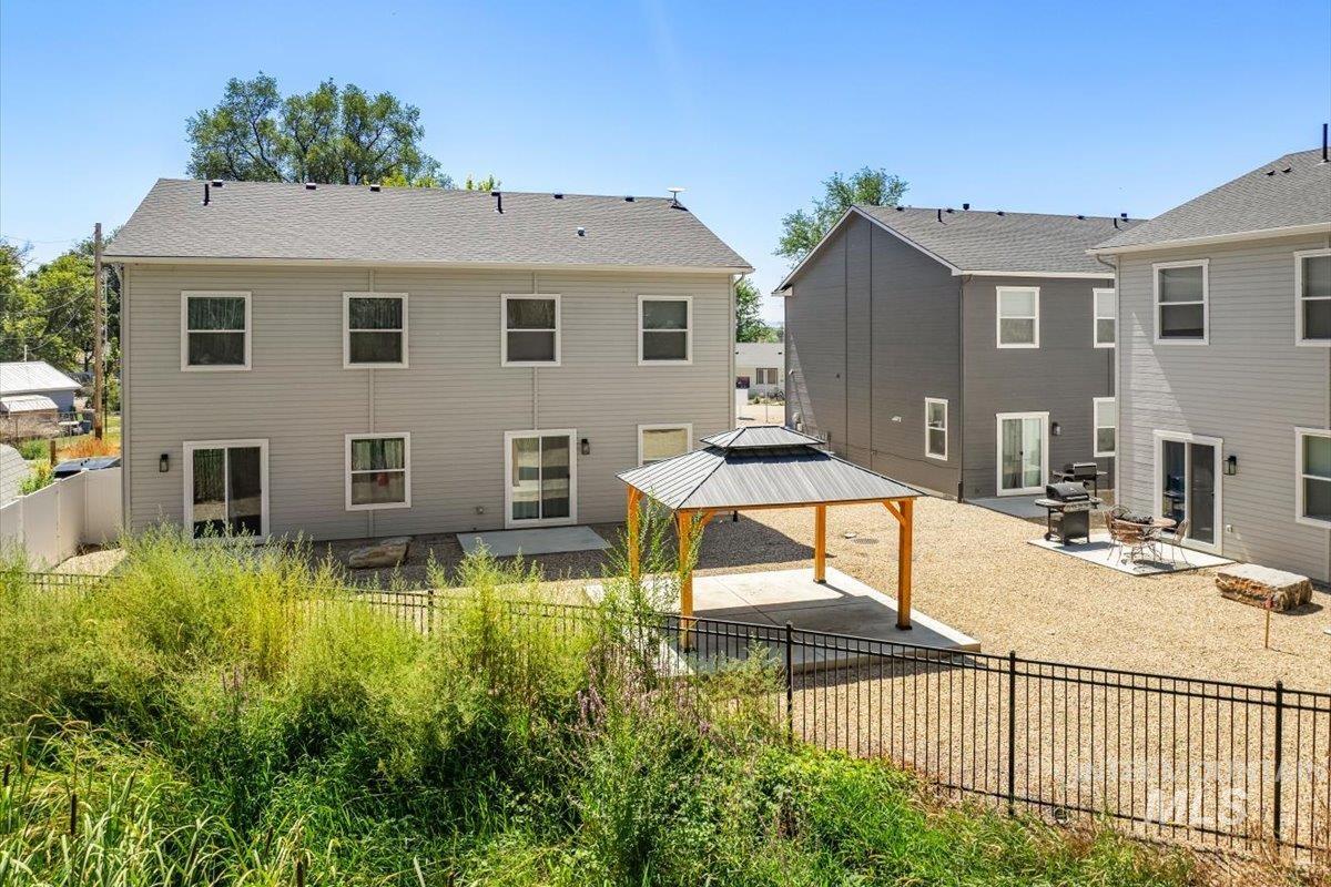 701 E Bates Ave., Parma, Idaho 83660, 3 Bedrooms, 2.5 Bathrooms, Residential Income For Sale, Price $1,790,000, 98936709
