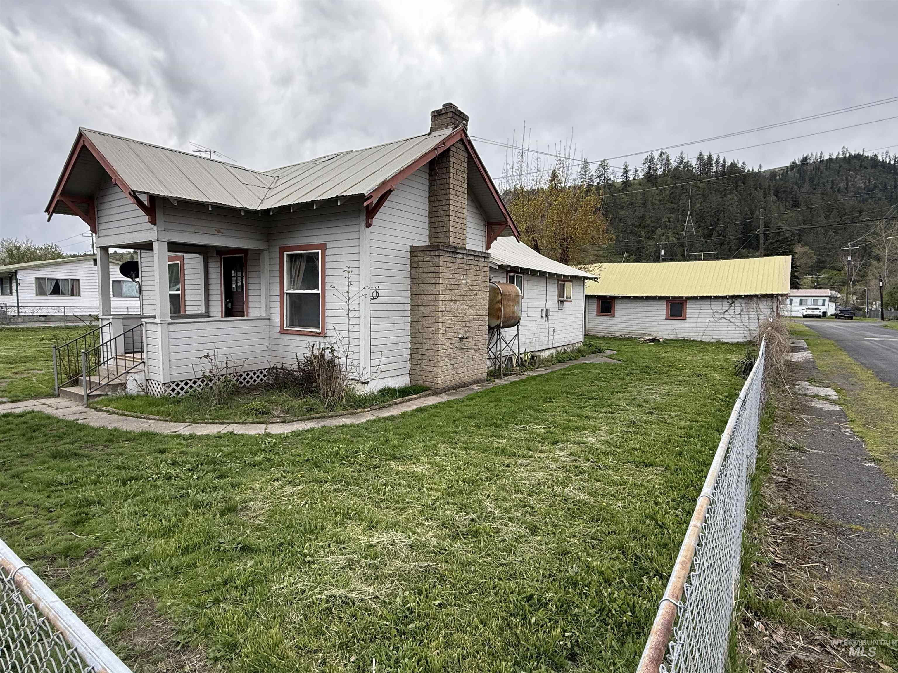 202 S Main Street, Kooskia, Idaho 83539, 2 Bedrooms, 1 Bathroom, Residential For Sale, Price $199,999, 98936735