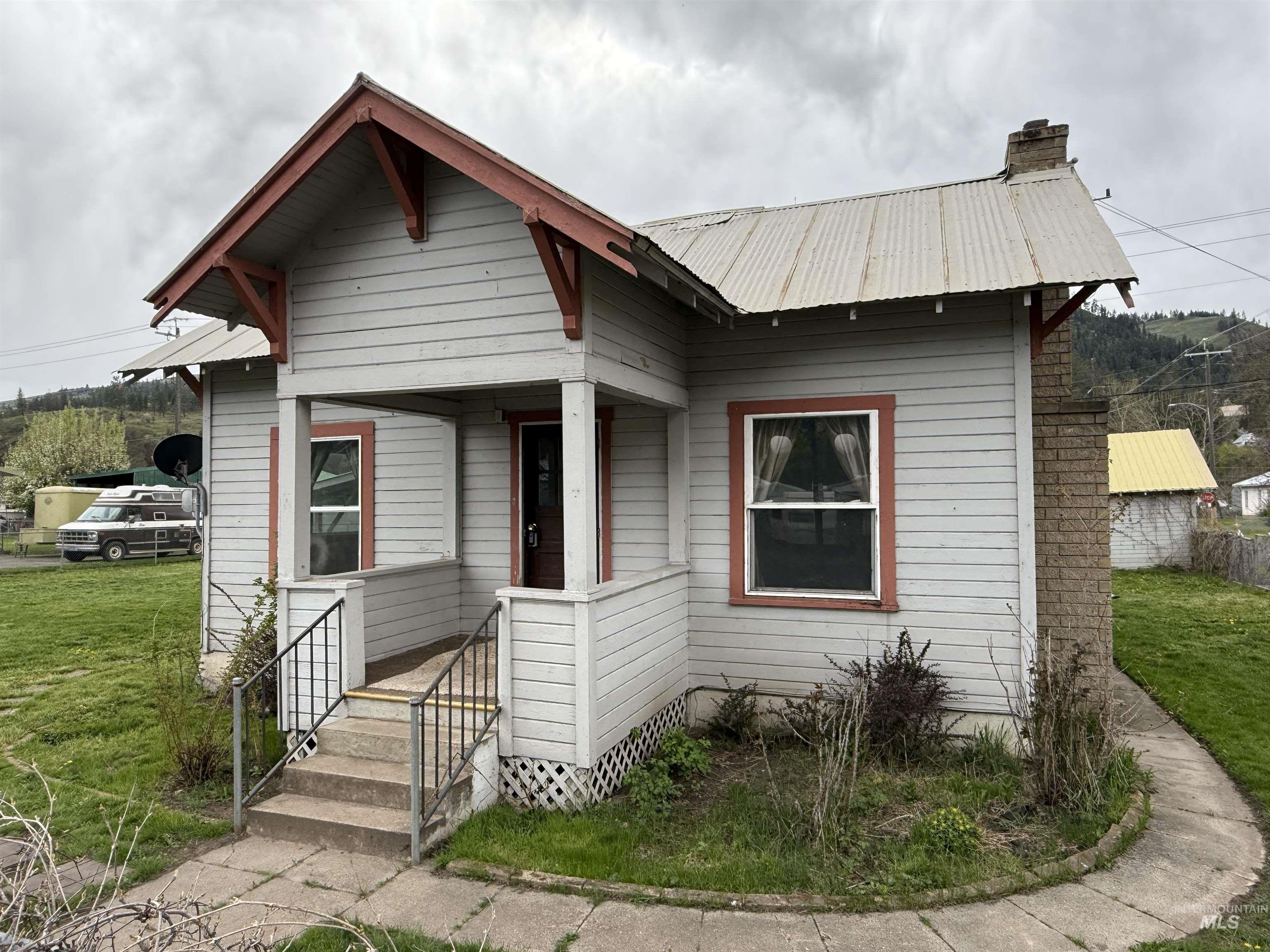 202 S Main Street, Kooskia, Idaho 83539, 2 Bedrooms, 1 Bathroom, Residential For Sale, Price $199,999, 98936735