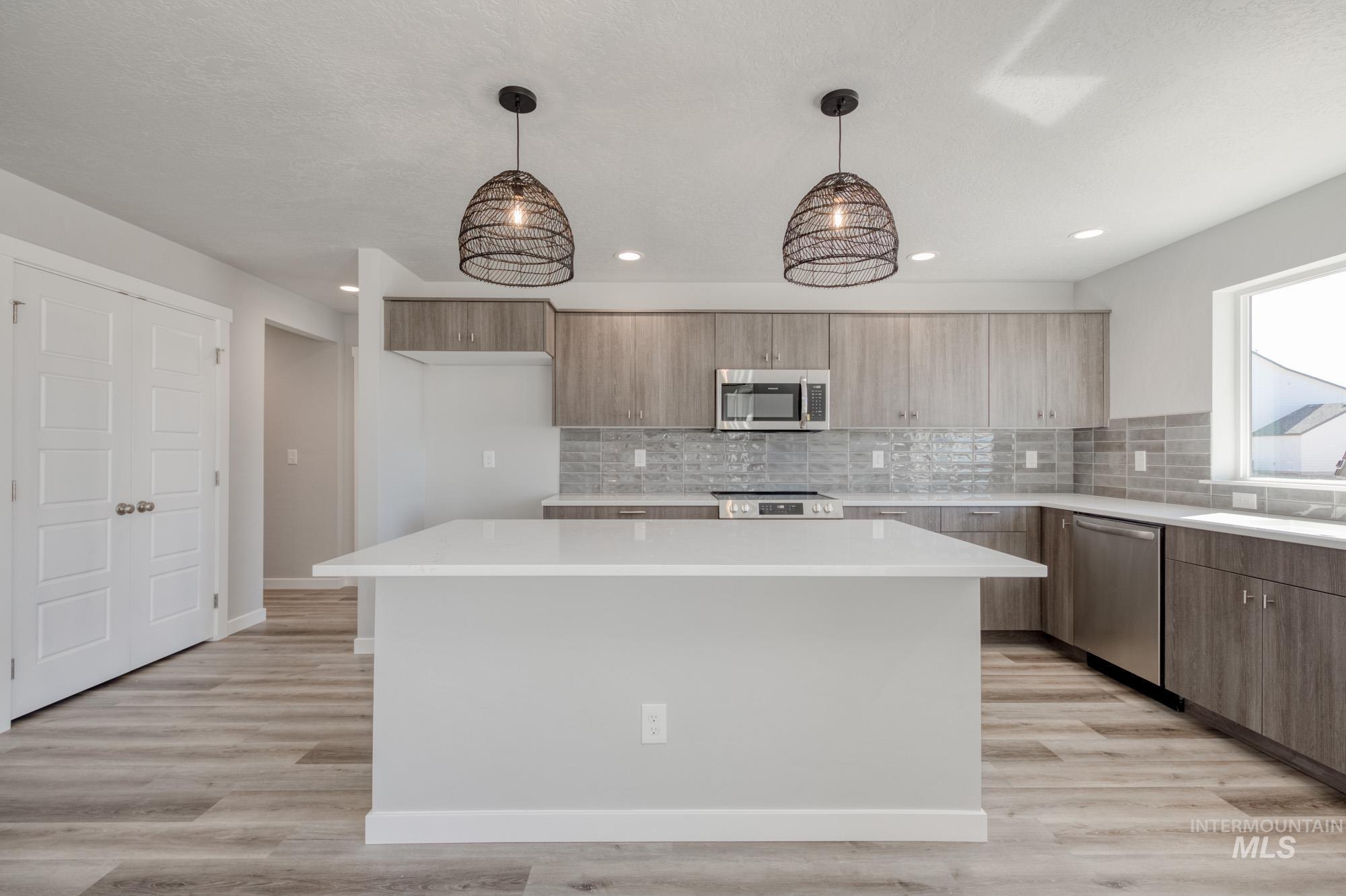 5275 E Grizzly St, Nampa, Idaho 83687, 5 Bedrooms, 2.5 Bathrooms, Residential For Sale, Price $531,990, 98936850